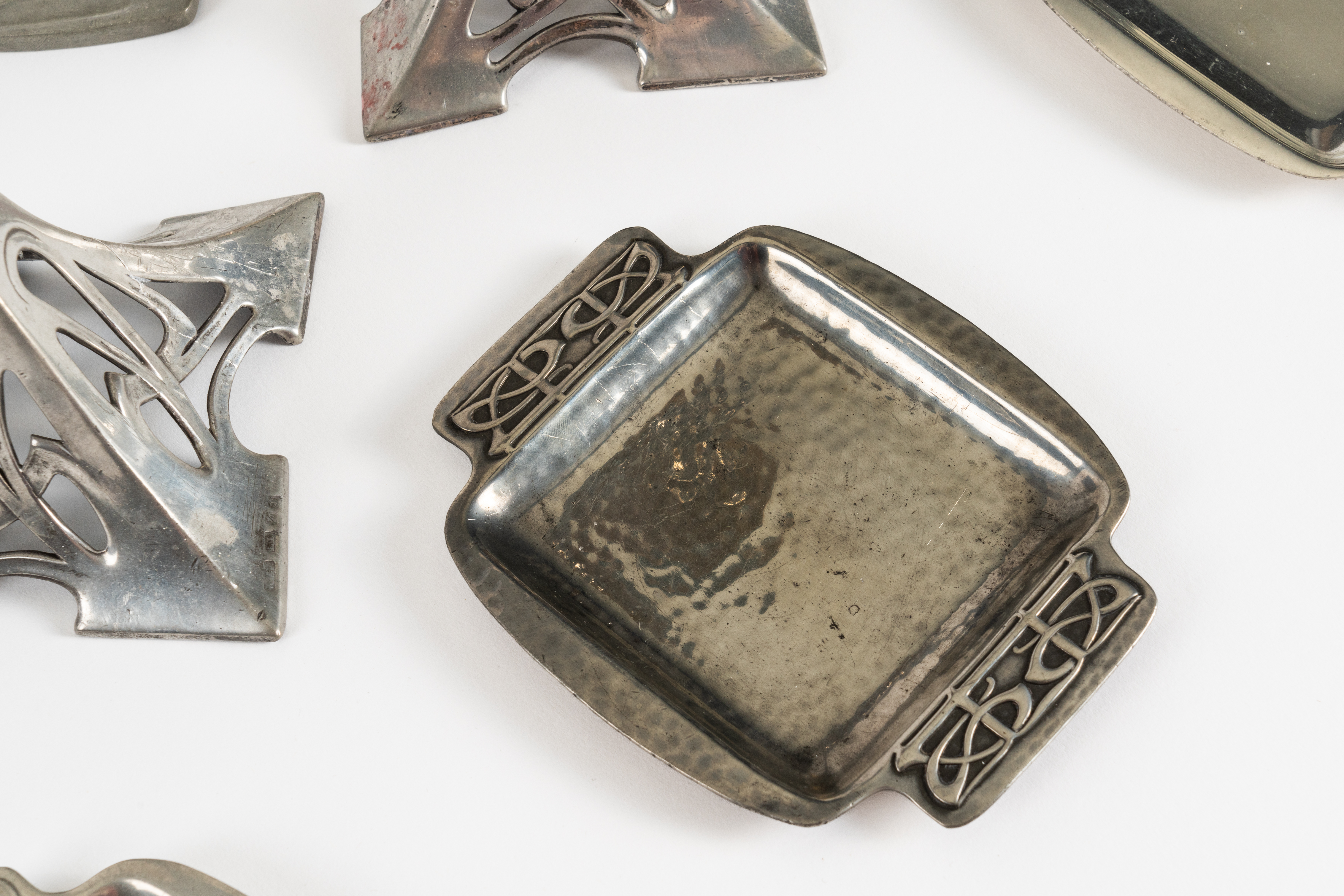 A PAIR OF WMF PEWTER ART NOUVEAU CANDLESTICKS AND THREE TUDRIC PEWTER PIN TRAYS AFTER A DESIGN... - Image 5 of 8