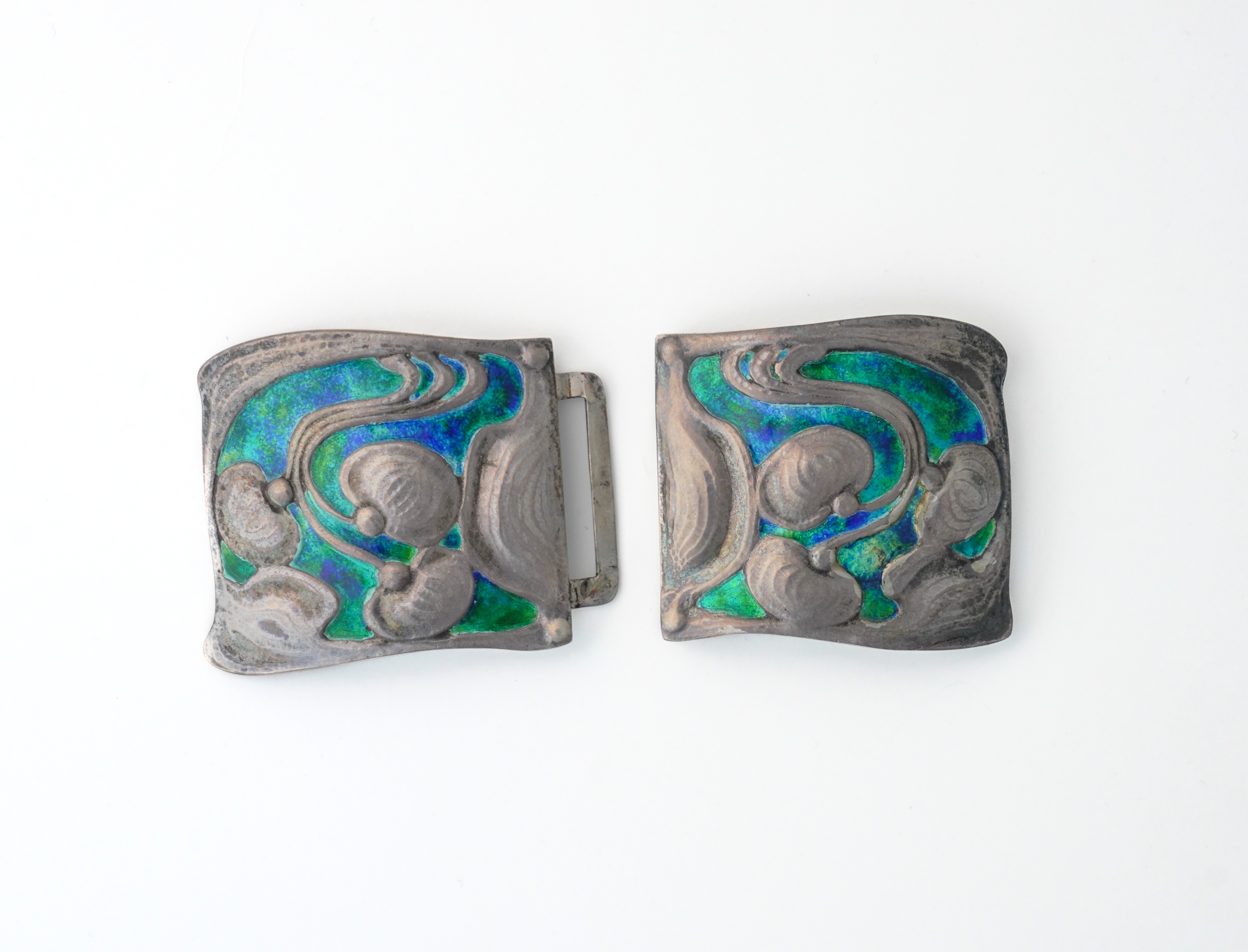 A SILVER AND ENAMELLED TWO PIECE ART NOUVEAU WAISTBELT BUCKLE - Image 2 of 3