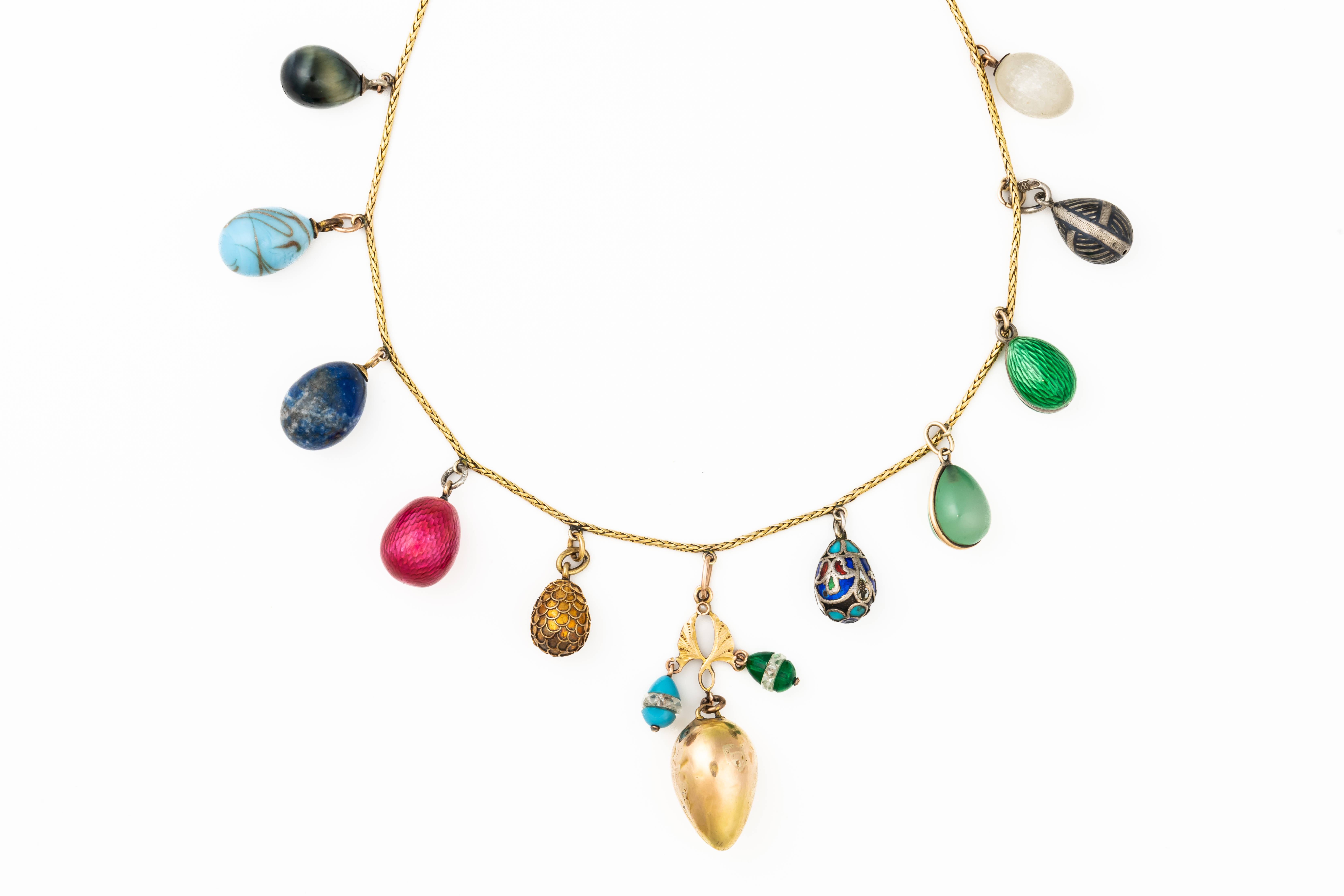 AN EARLY 20TH CENTURY EGG CHARM NECKLACE