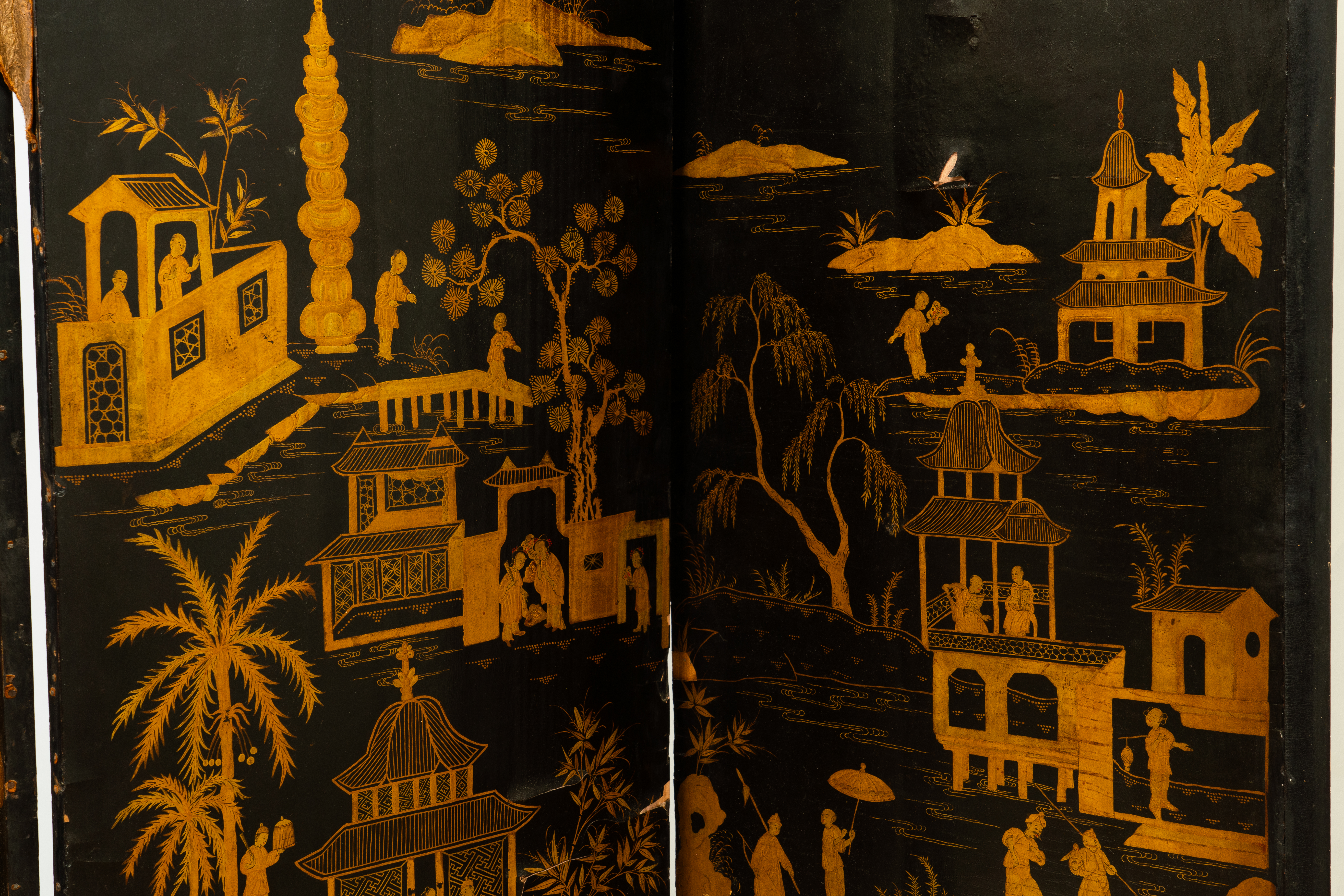 A LATE 19TH CENTURY CHINESE EXPORT CHINOISERIE DECORATED FOUR FOLD SCREEN - Image 4 of 14