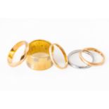 FIVE 18CT GOLD BANDS (5)