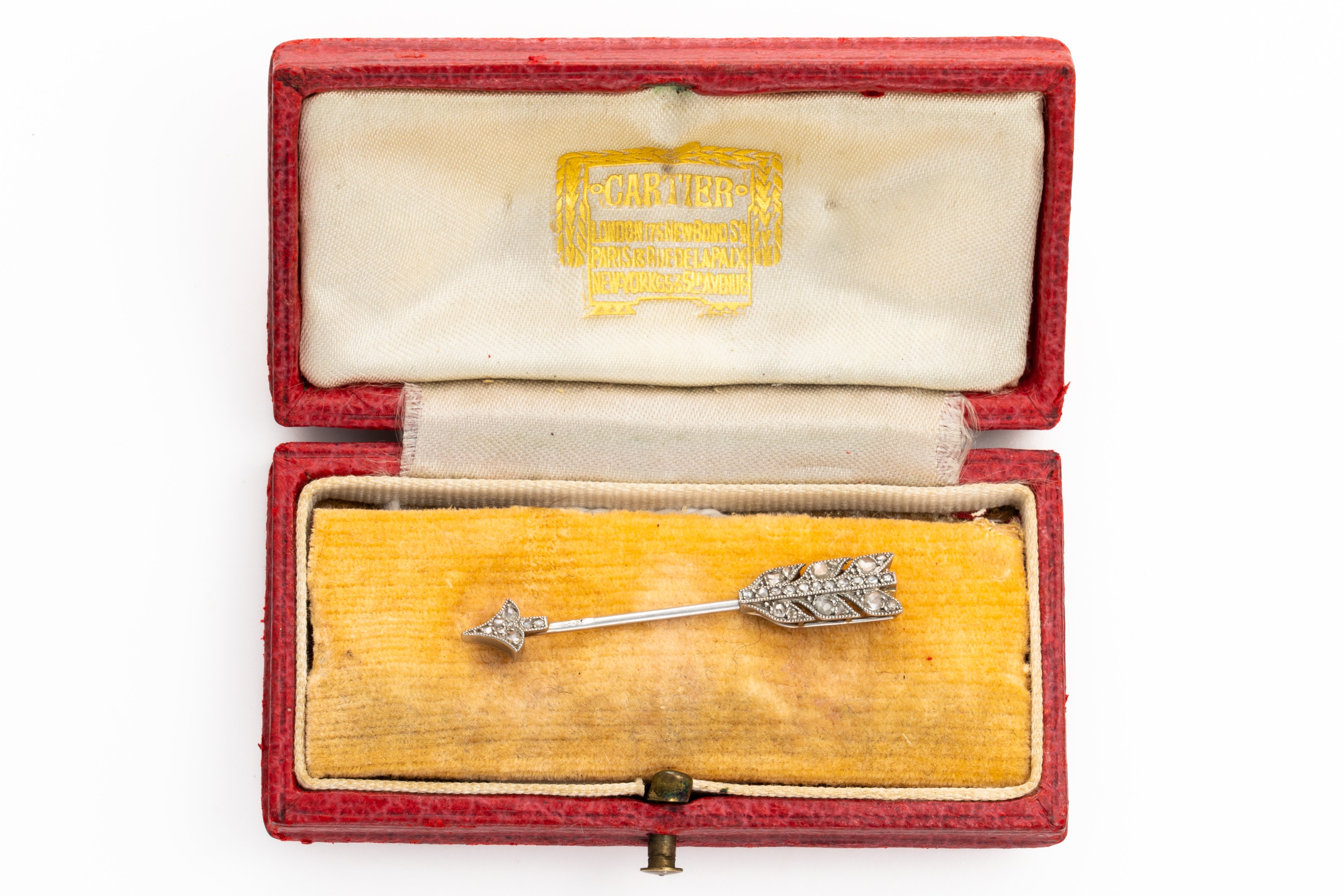 AN EARLY 20TH CENTURY DIAMOND ARROW PIN - Image 3 of 3