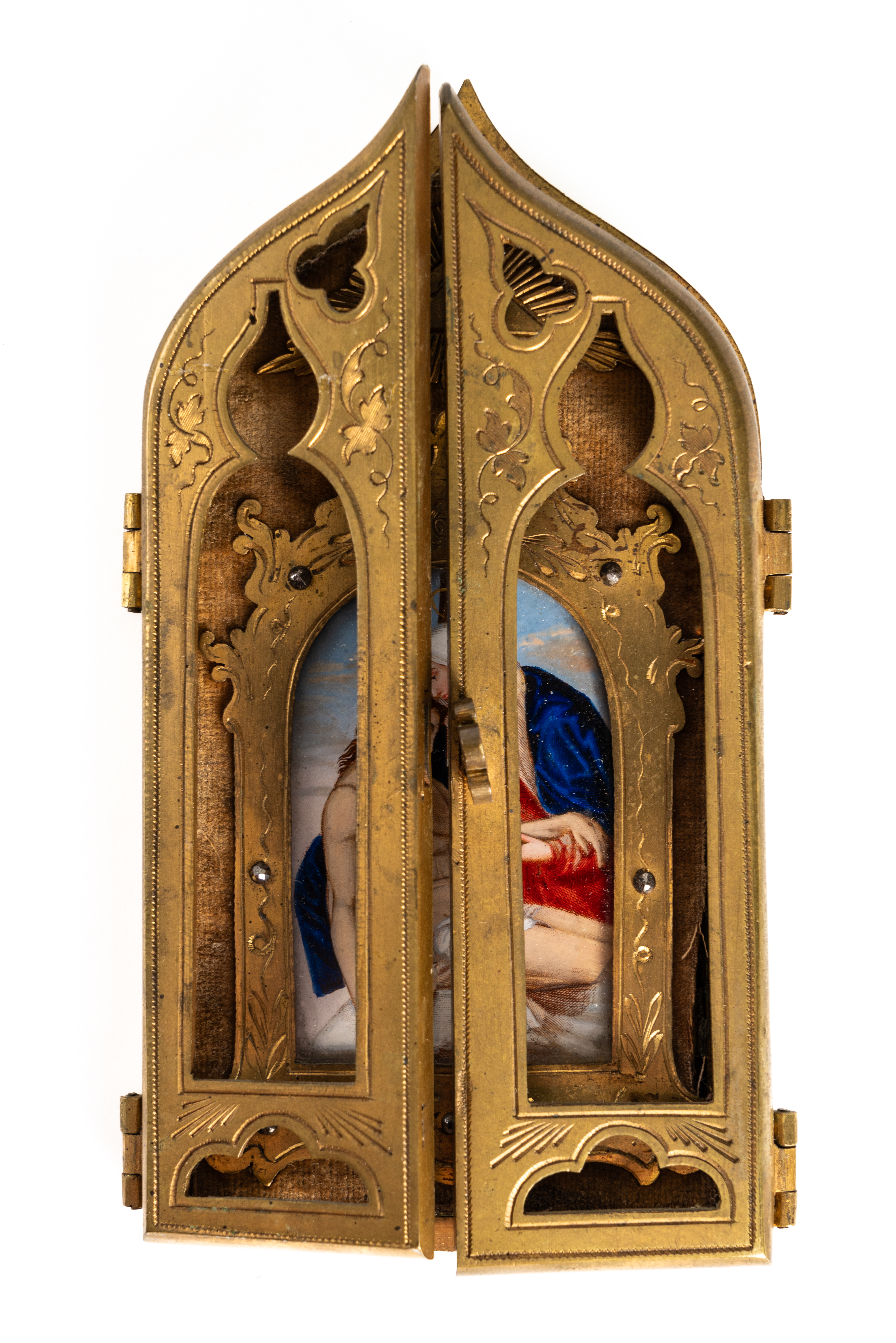 A EUROPEAN ENAMEL AND GILT-BRASS TRIPTYCH DEPICTING THE PIETA AND A RUSSIAN ENAMEL ICON (3) - Image 3 of 6