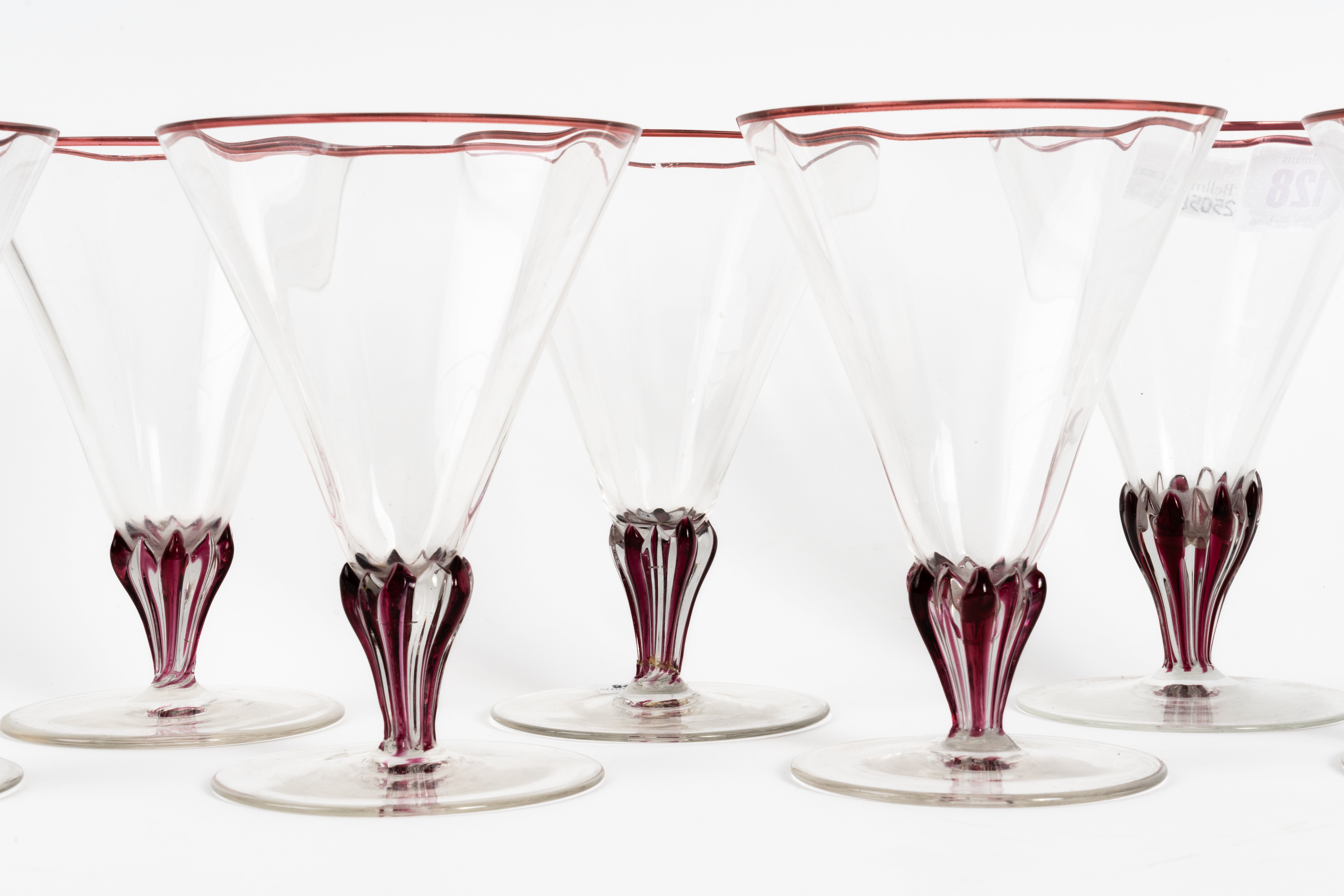 A SET OF FIVE STEVENS & WILLIAMS LONG STEMMED WINE GLASSES (12) - Bild 2 aus 4