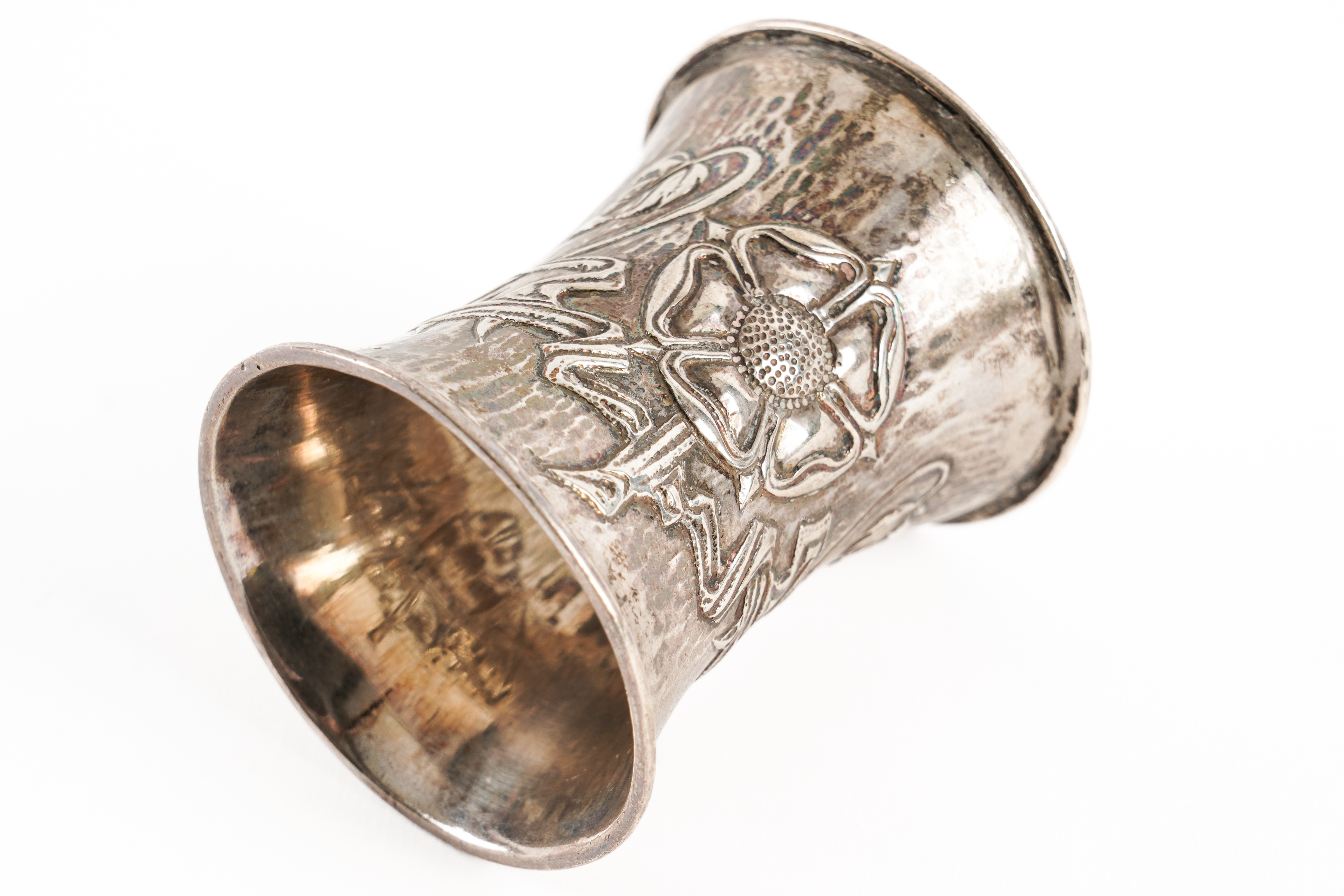 A RAMSDEN AND CARR SILVER NAPKIN RING - Image 3 of 3