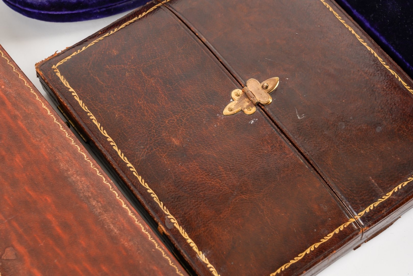 A COLLECTION OF MOSTLY ANTIQUE NECKLACE BOXES (9) - Image 3 of 3