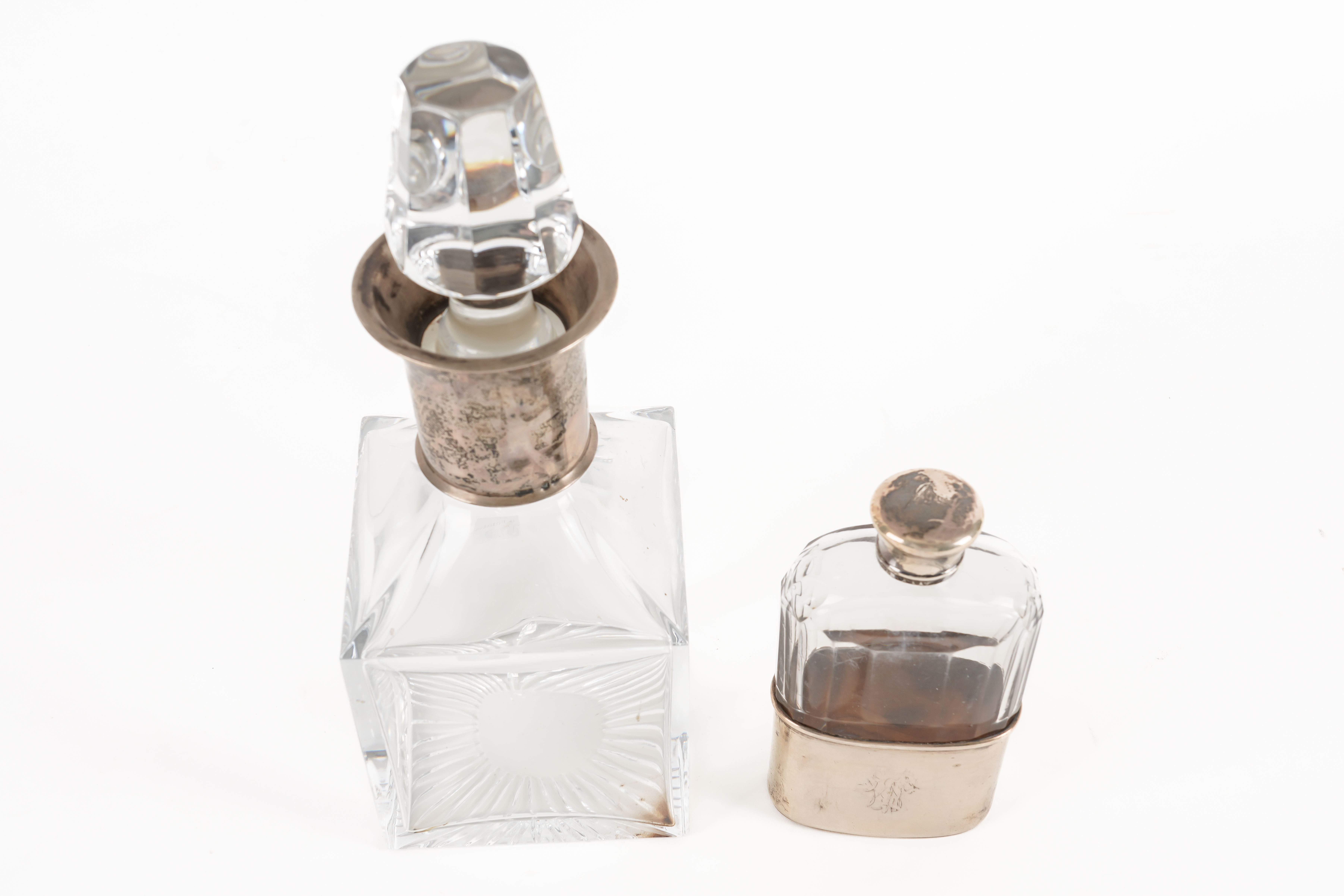 A SILVER MOUNTED GLASS SPIRIT FLASK AND A EUROPEAN SPIRIT DECANTER (2) - Image 2 of 5