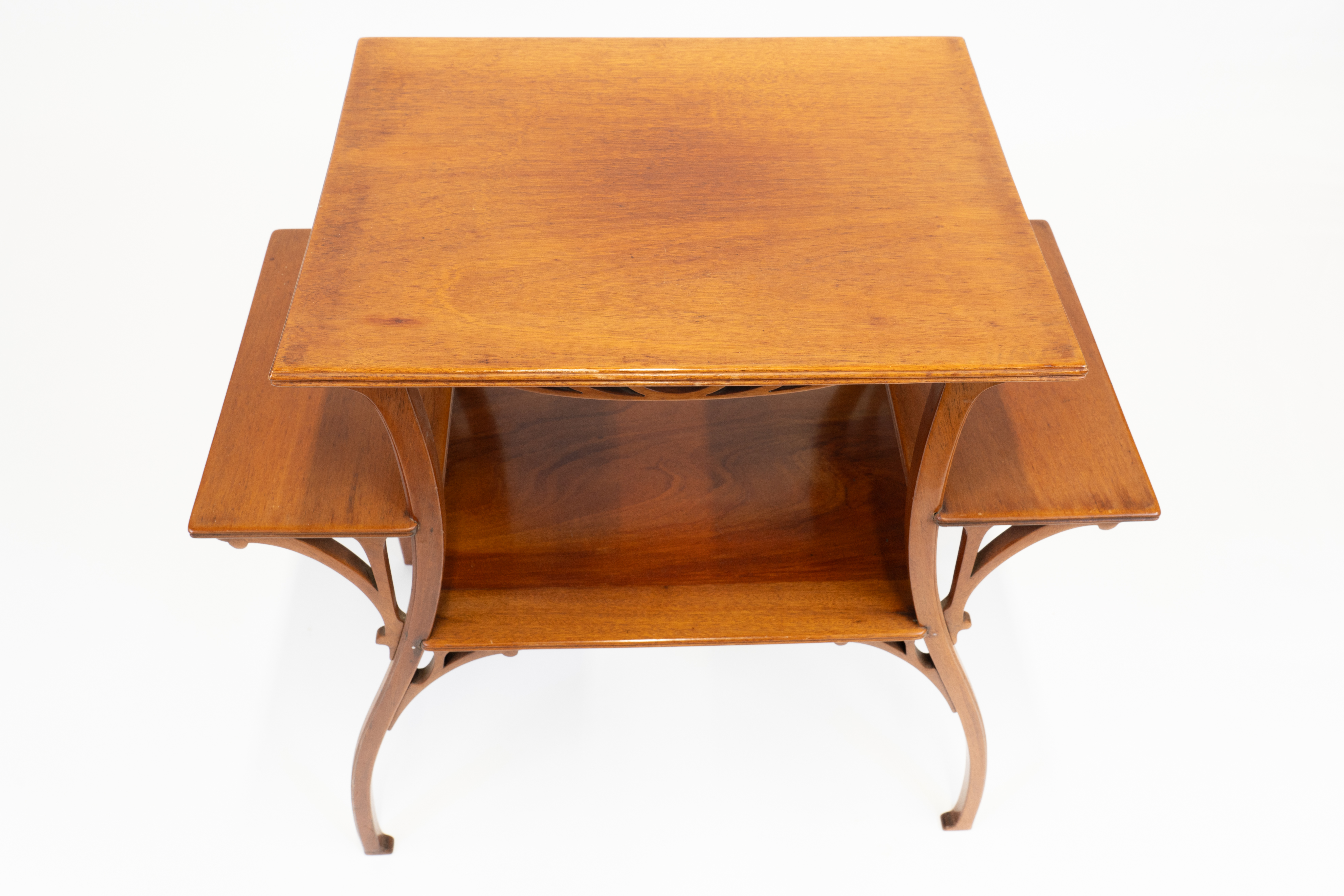 AN ART NOUVEAU WALNUT MULTI-TIERED SIDE TABLE - Image 2 of 4