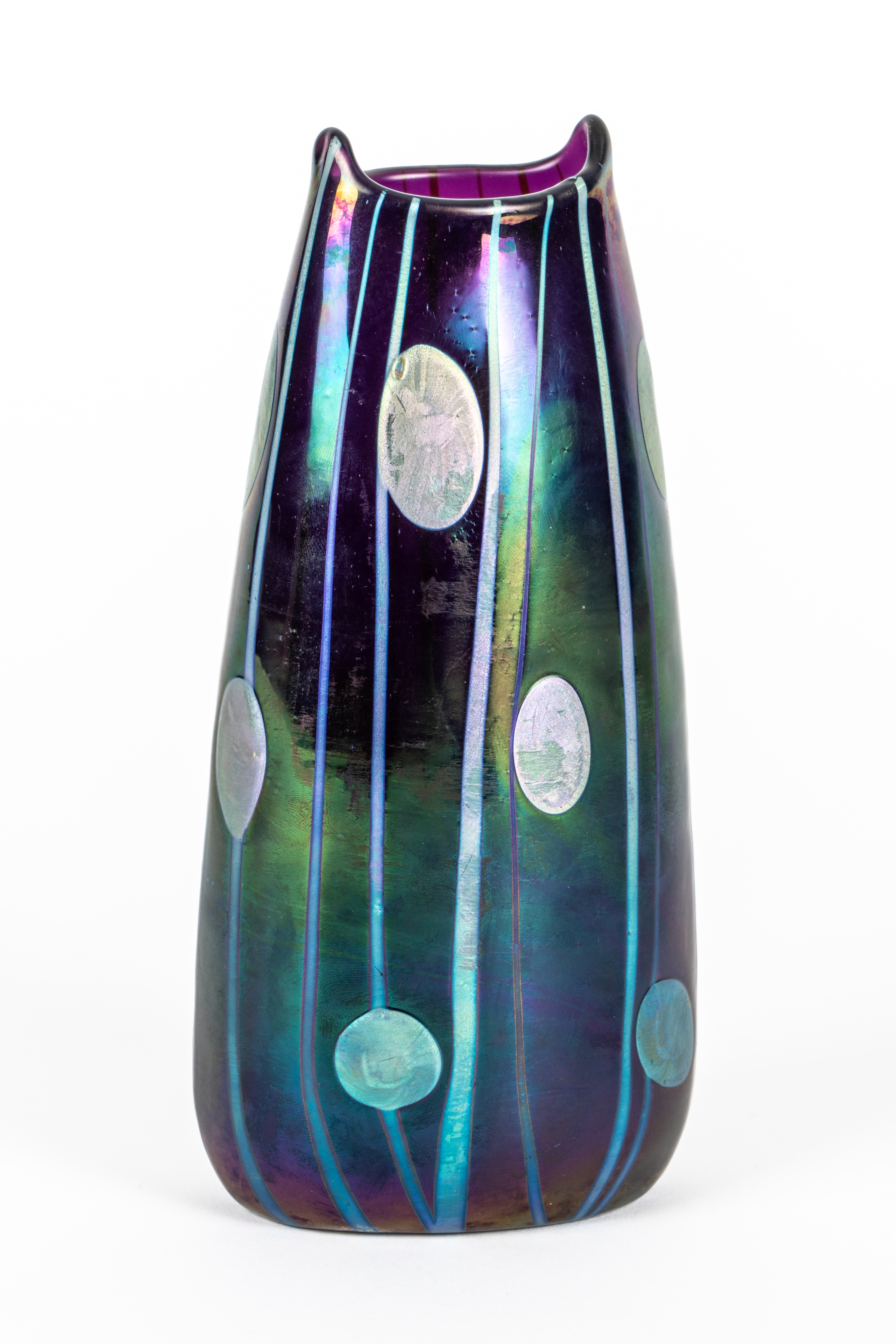 A LOETZ IRIDESCENT GLASS VASE