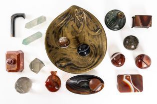 A COLLECTION OF HARDSTONE SPECIMEN EGGS, BALLS AND DECORATIVE ITEMS (18)
