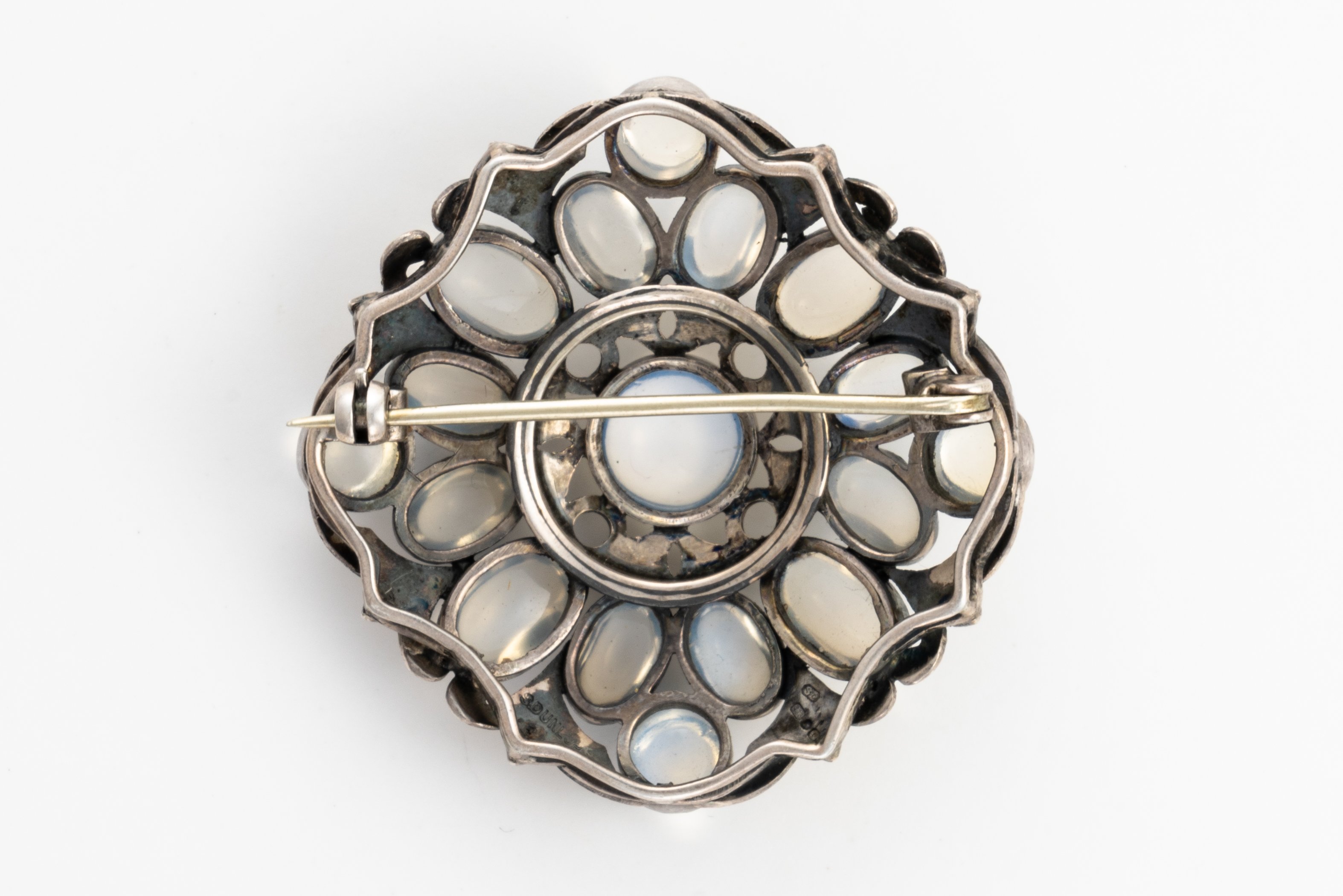 SIBYL DUNLOP - A MOONSTONE BROOCH - Image 4 of 4