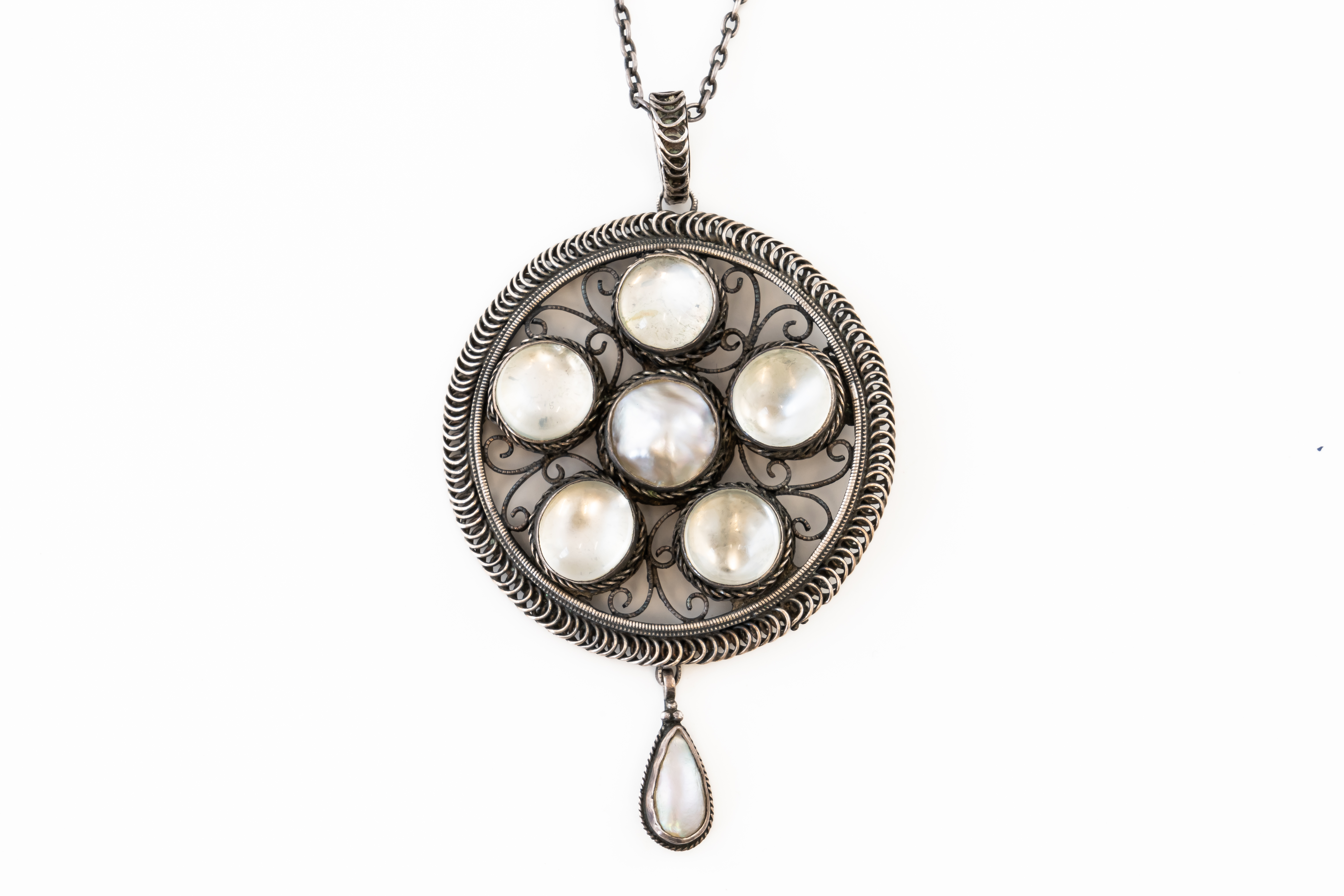 ARTHUR AND GEORGIE GASKIN - A MOONSTONE AND PEARL NECKLACE