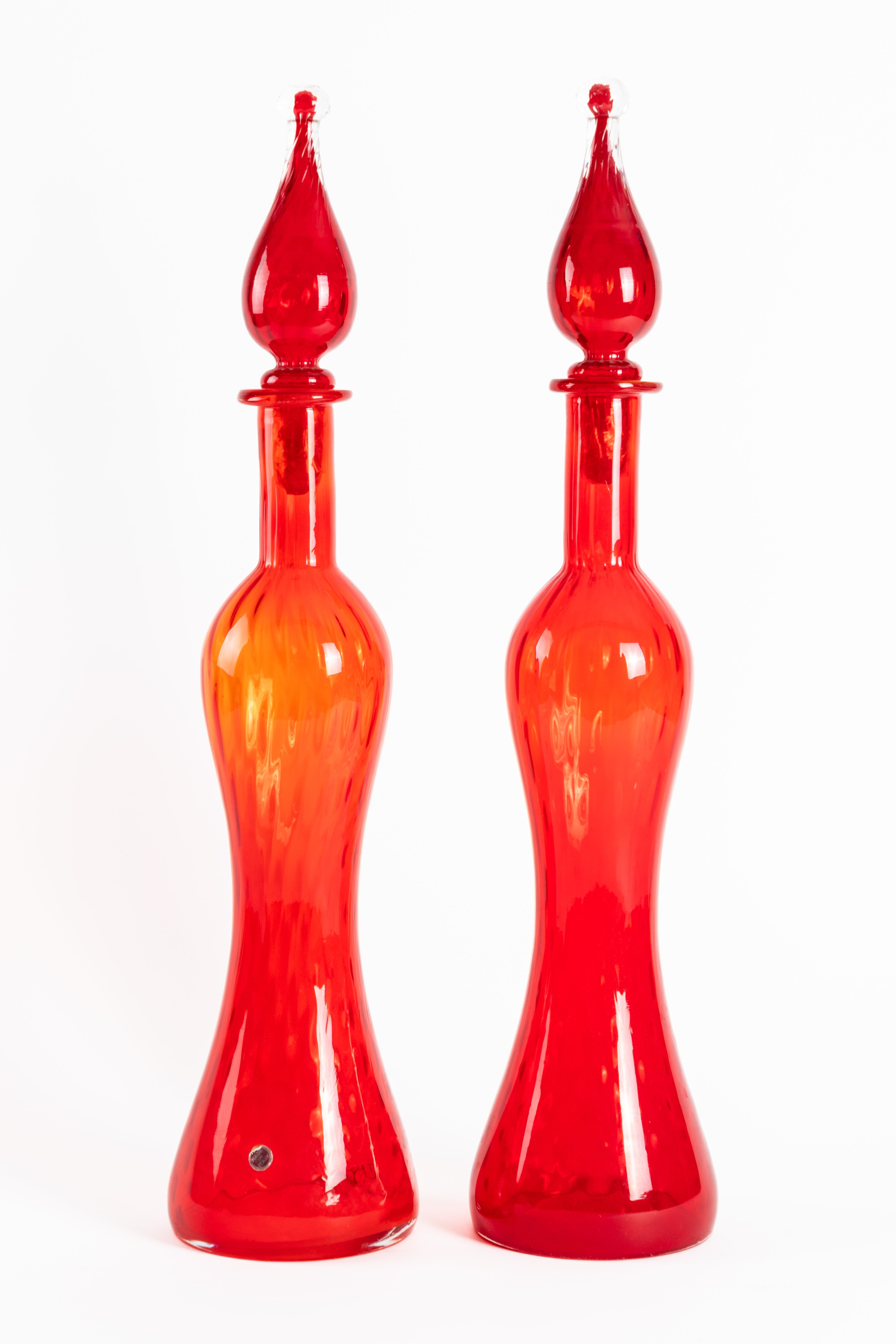 A COLLECTION OF ORANGE AND RED DECORATIVE GLASS AND CERAMICS (7) - Bild 5 aus 5