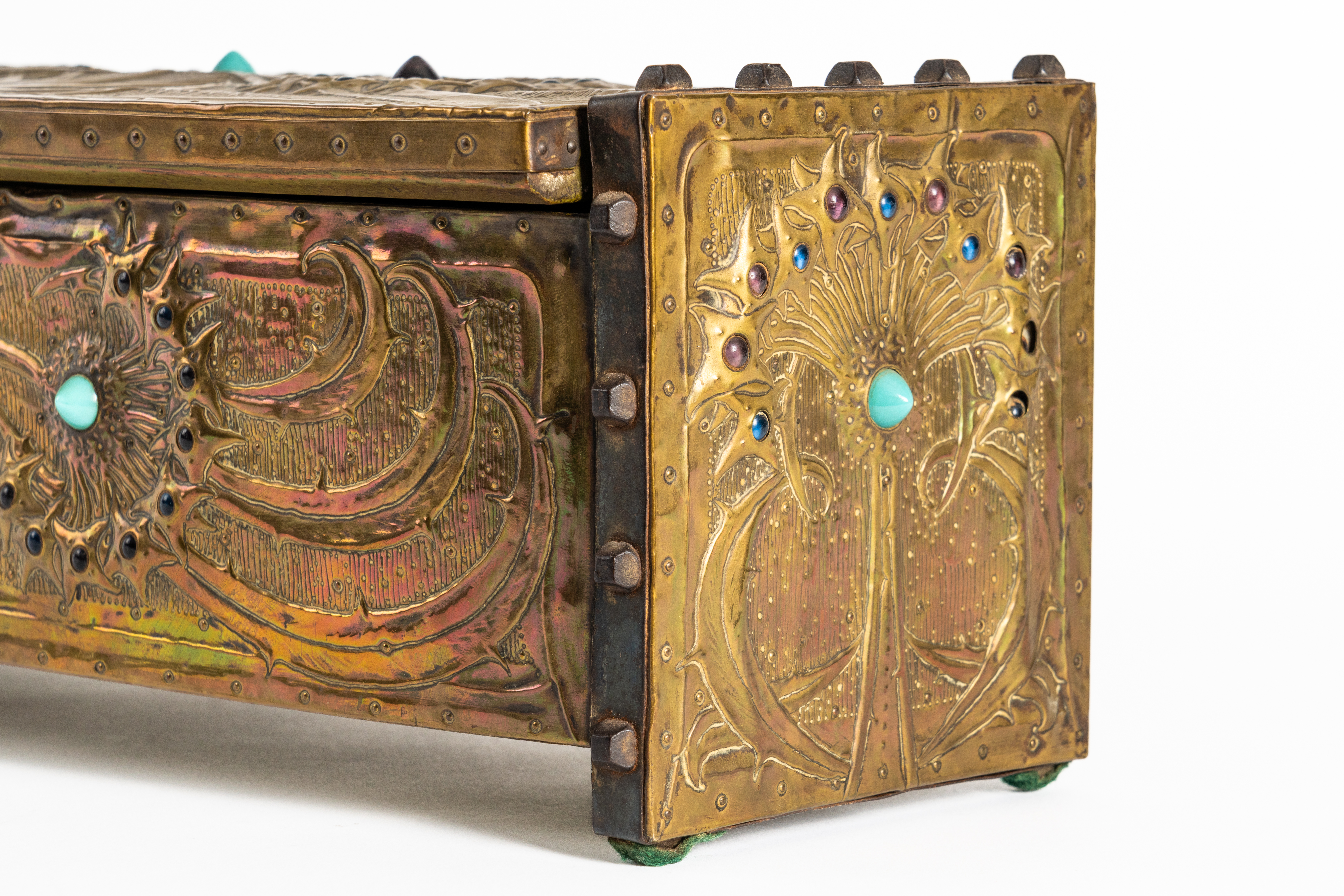 ALFRED DAGUET (1875-1942): A FRENCH ART NOUVEAU EMBOSSED GILT COPPER AND GLASS MOUNTED CASKET... - Image 8 of 8