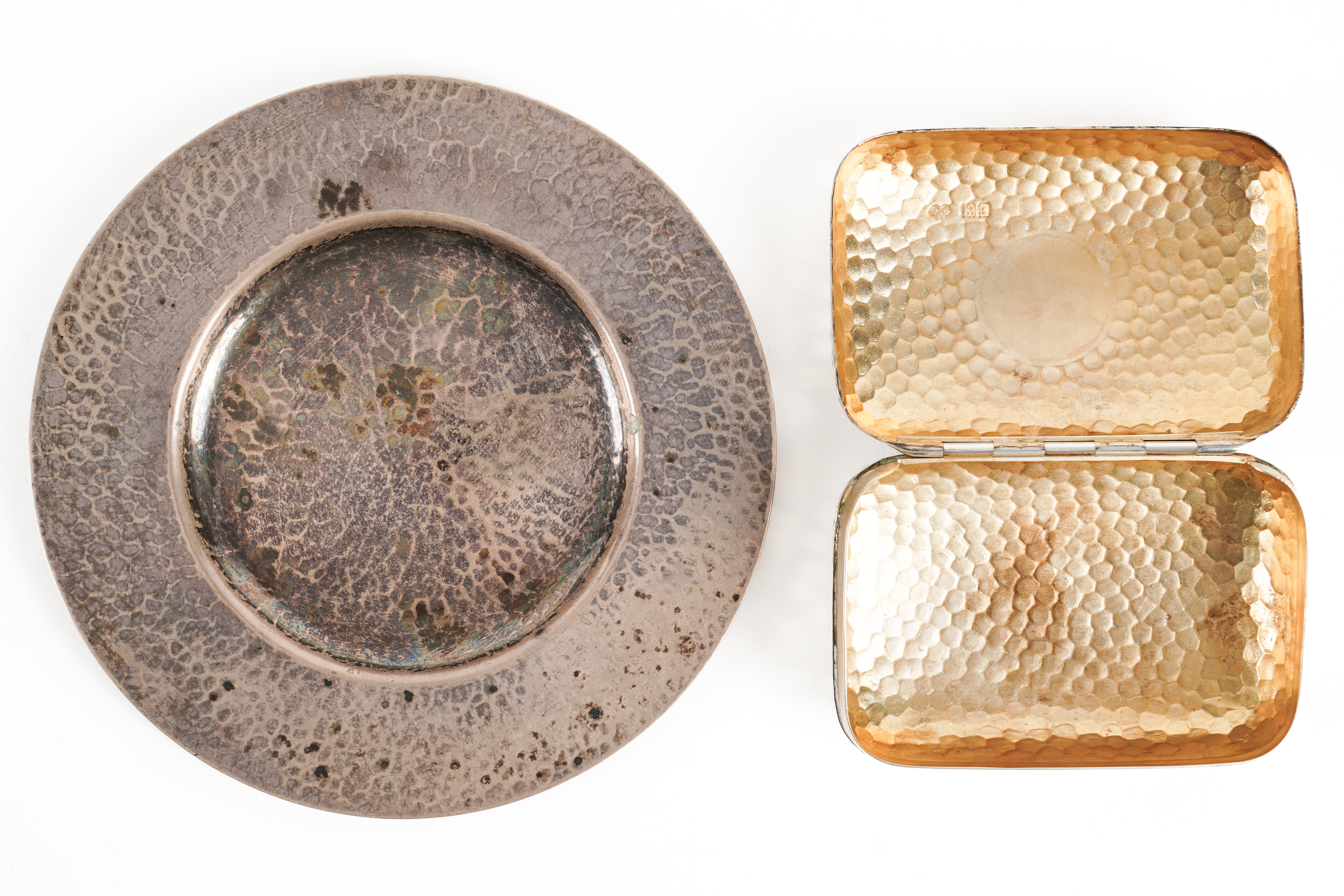 A SILVER DISH AND A SILVER SOAP BOX (2) - Image 2 of 4