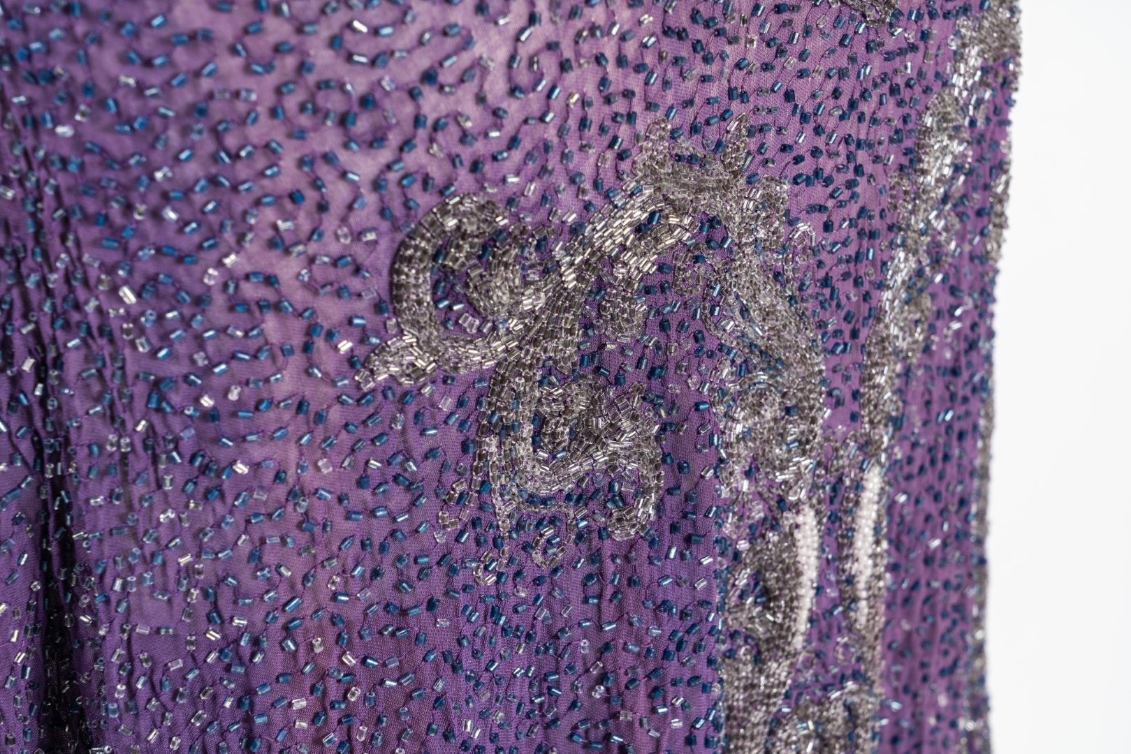 AN ART DECO PURPLE CHIFFON AND BEADED FLAPPER DRESS - Image 4 of 14