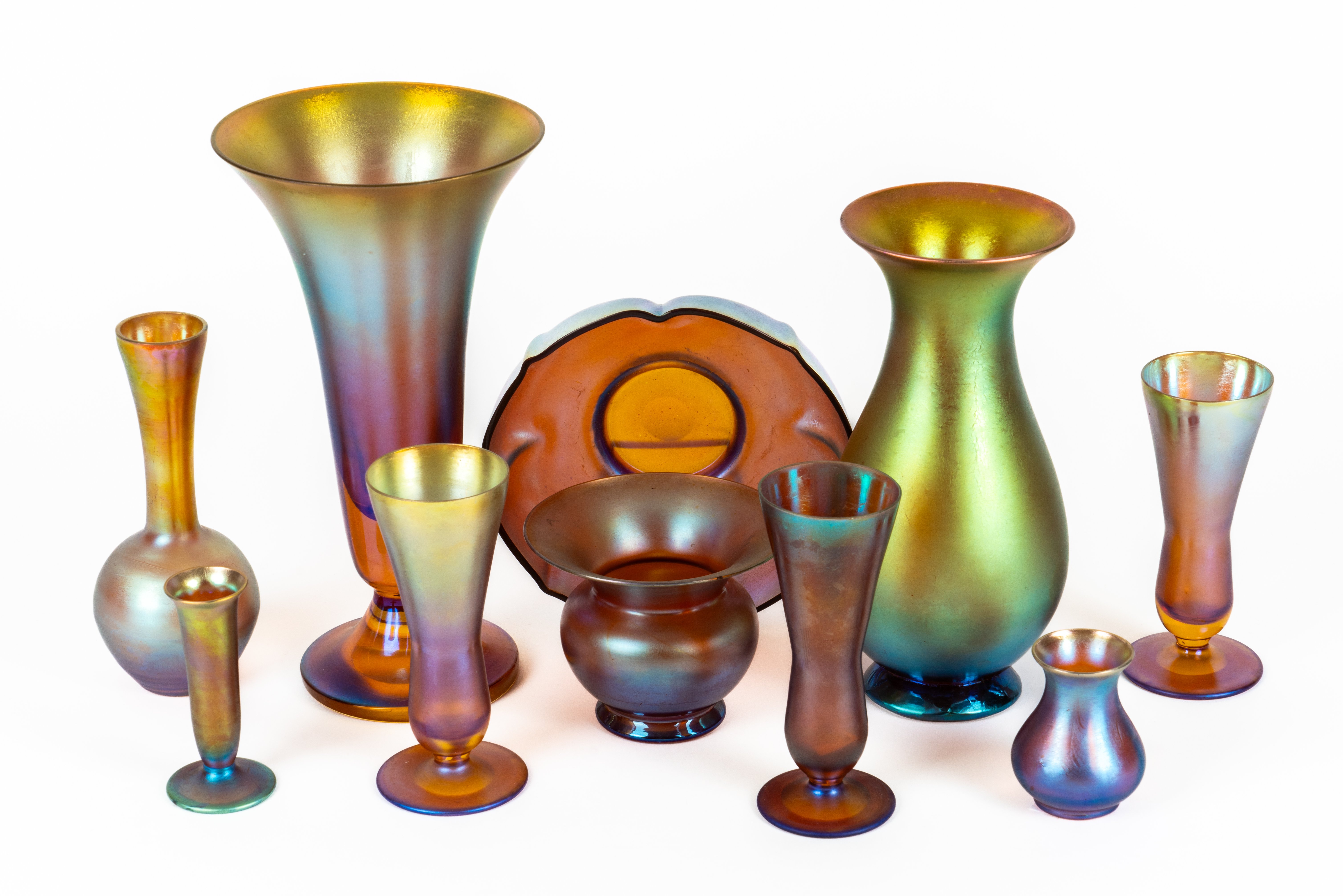A GROUP OF TEN PIECES OF IRIDESCENT GLASS (10)