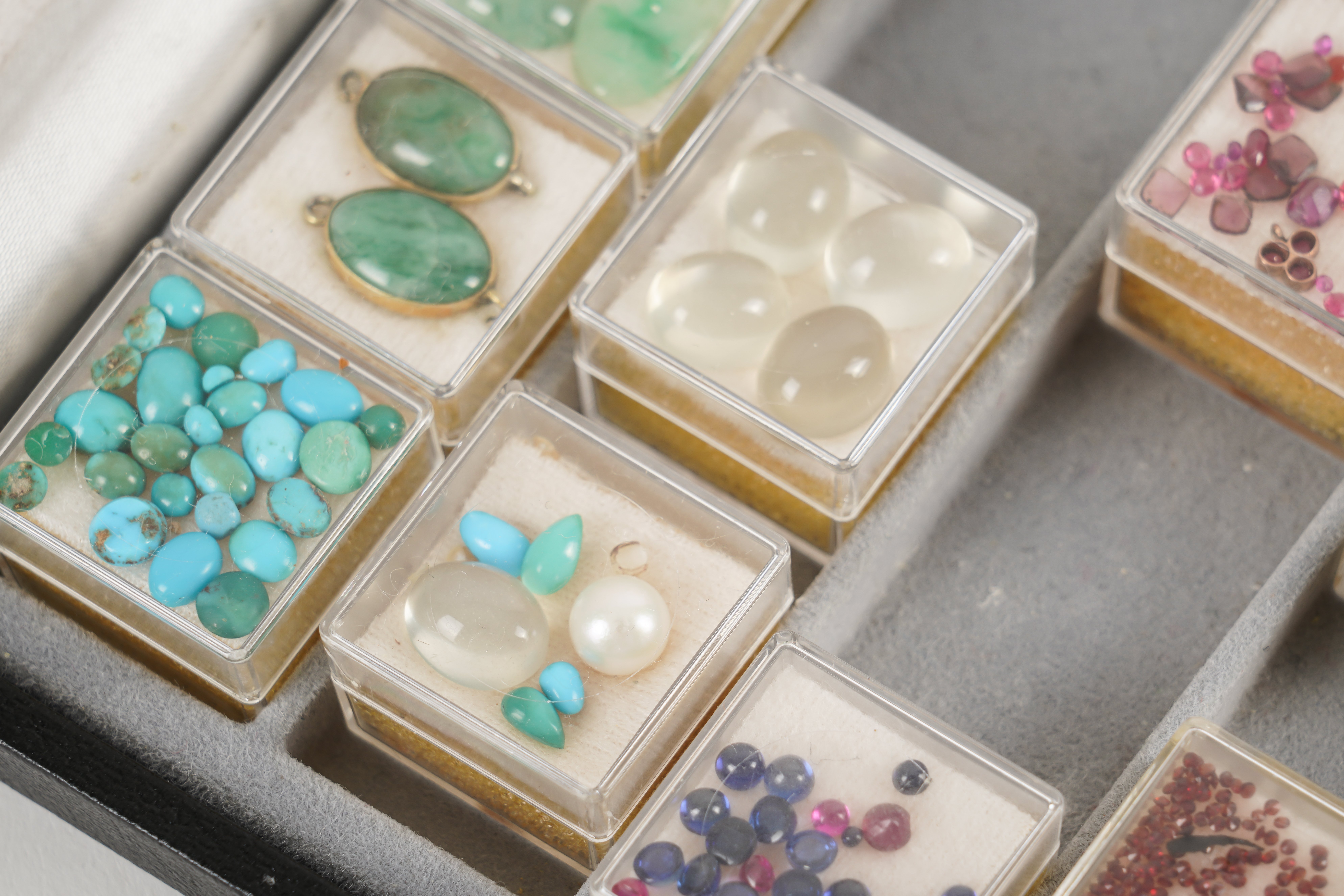 A GROUP OF LOOSE GEMSTONES, BEADS AND FURTHER ITEMS (QTY) - Image 6 of 6