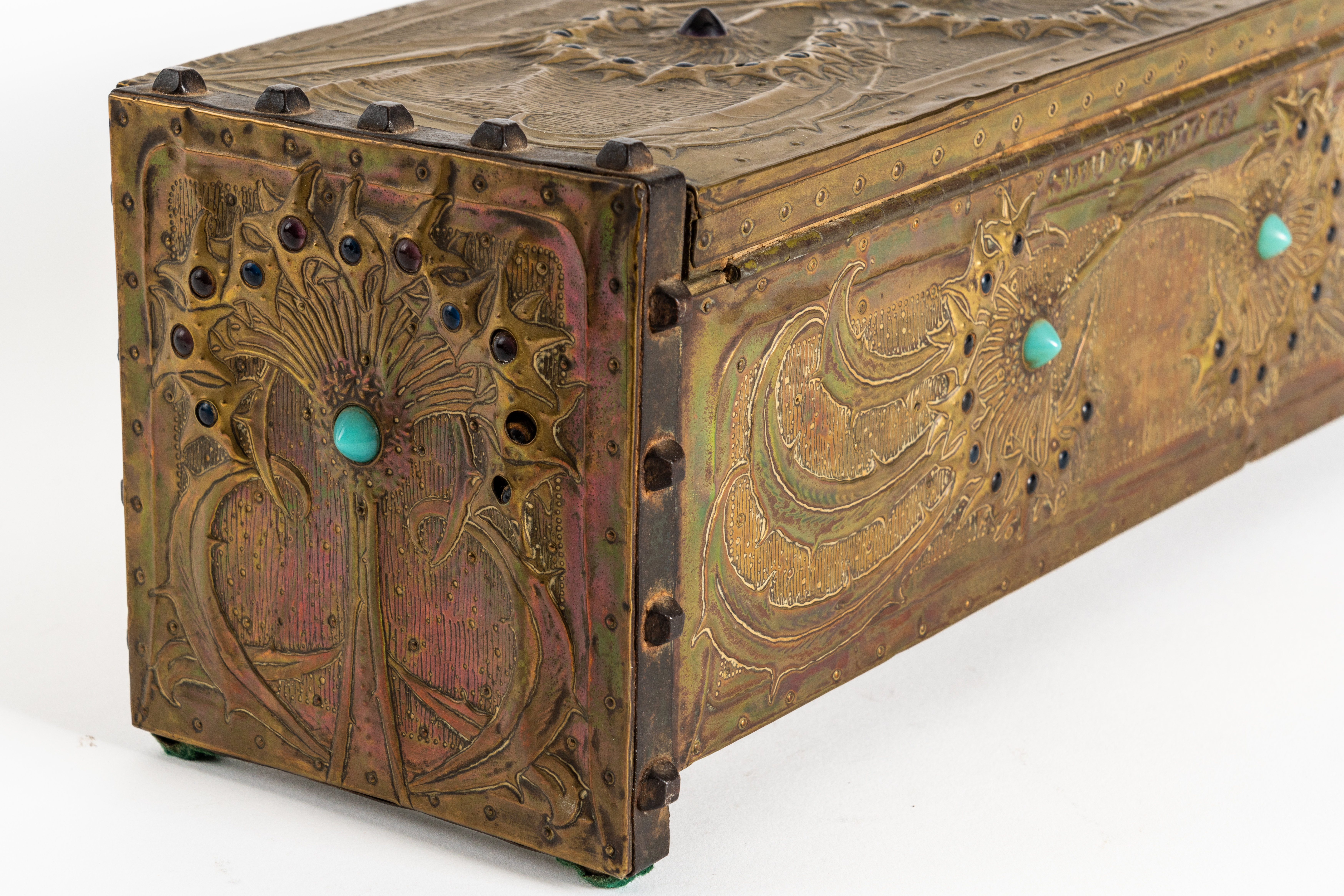 ALFRED DAGUET (1875-1942): A FRENCH ART NOUVEAU EMBOSSED GILT COPPER AND GLASS MOUNTED CASKET... - Image 7 of 8