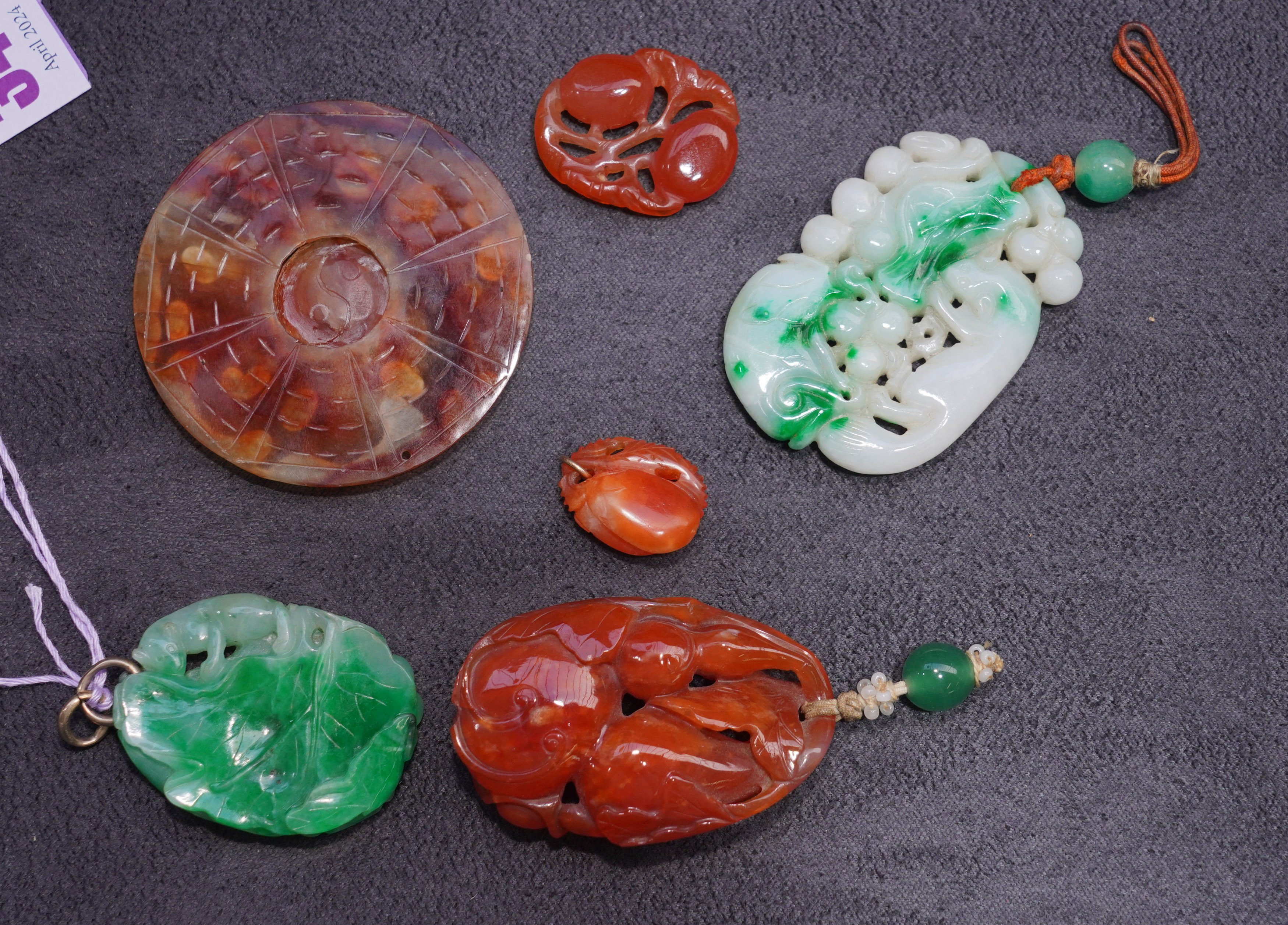 SIX CARVED ASIAN HARDSTONE PENDANTS (6) - Image 4 of 4