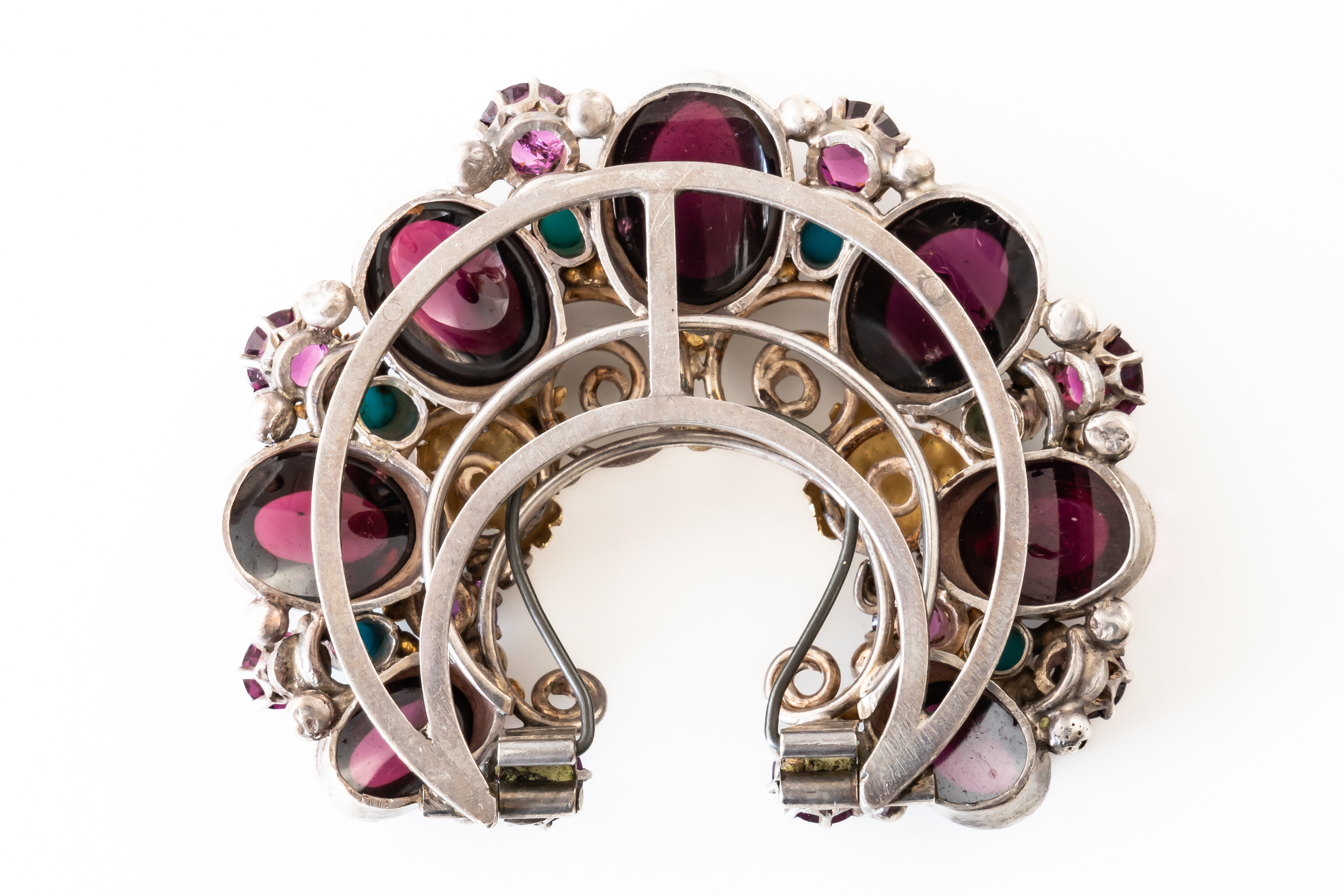 ATTRIBUTED TO DORRIE NOSSITER: A HALF MOON GEMSET CLIP BROOCH - Image 2 of 2