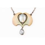 LEVINGER & BISSINGER: A JUGENDSTIL ART NOUVEAU PENDANT NECKLACE