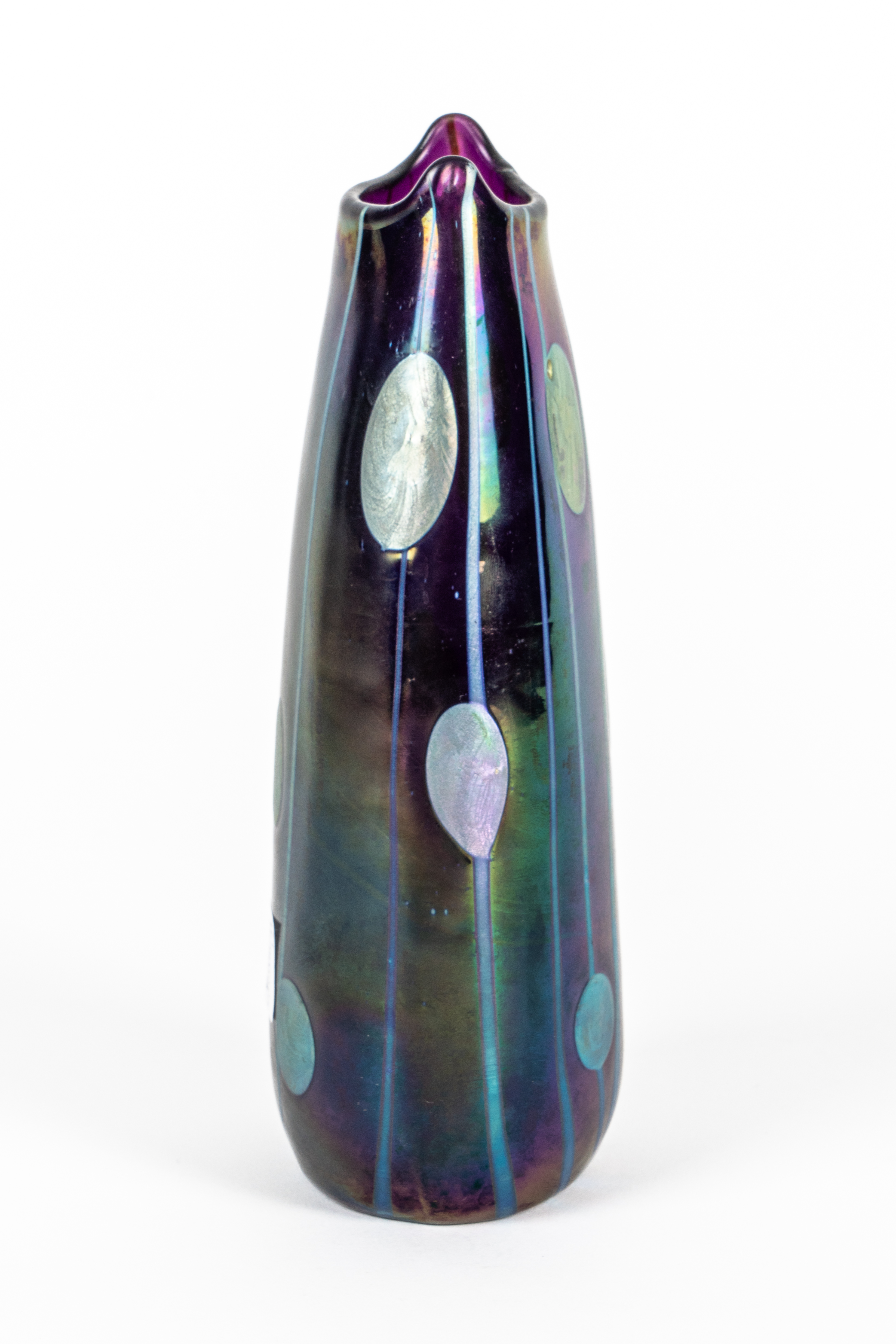 A LOETZ IRIDESCENT GLASS VASE - Image 2 of 4