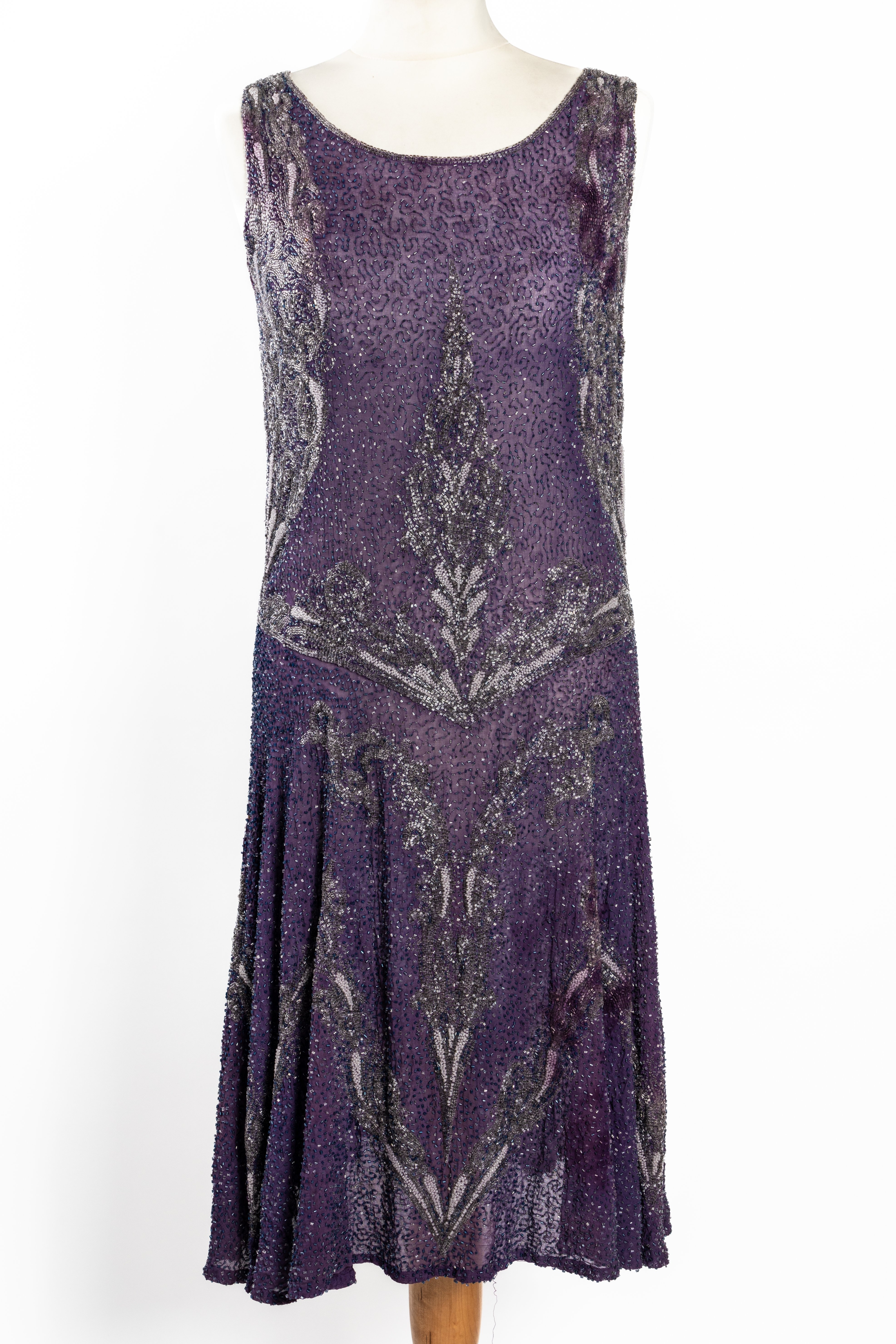 AN ART DECO PURPLE CHIFFON AND BEADED FLAPPER DRESS