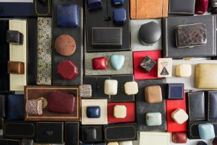 A LARGE COLLECTION OF JEWELLERY BOXES (QTY)