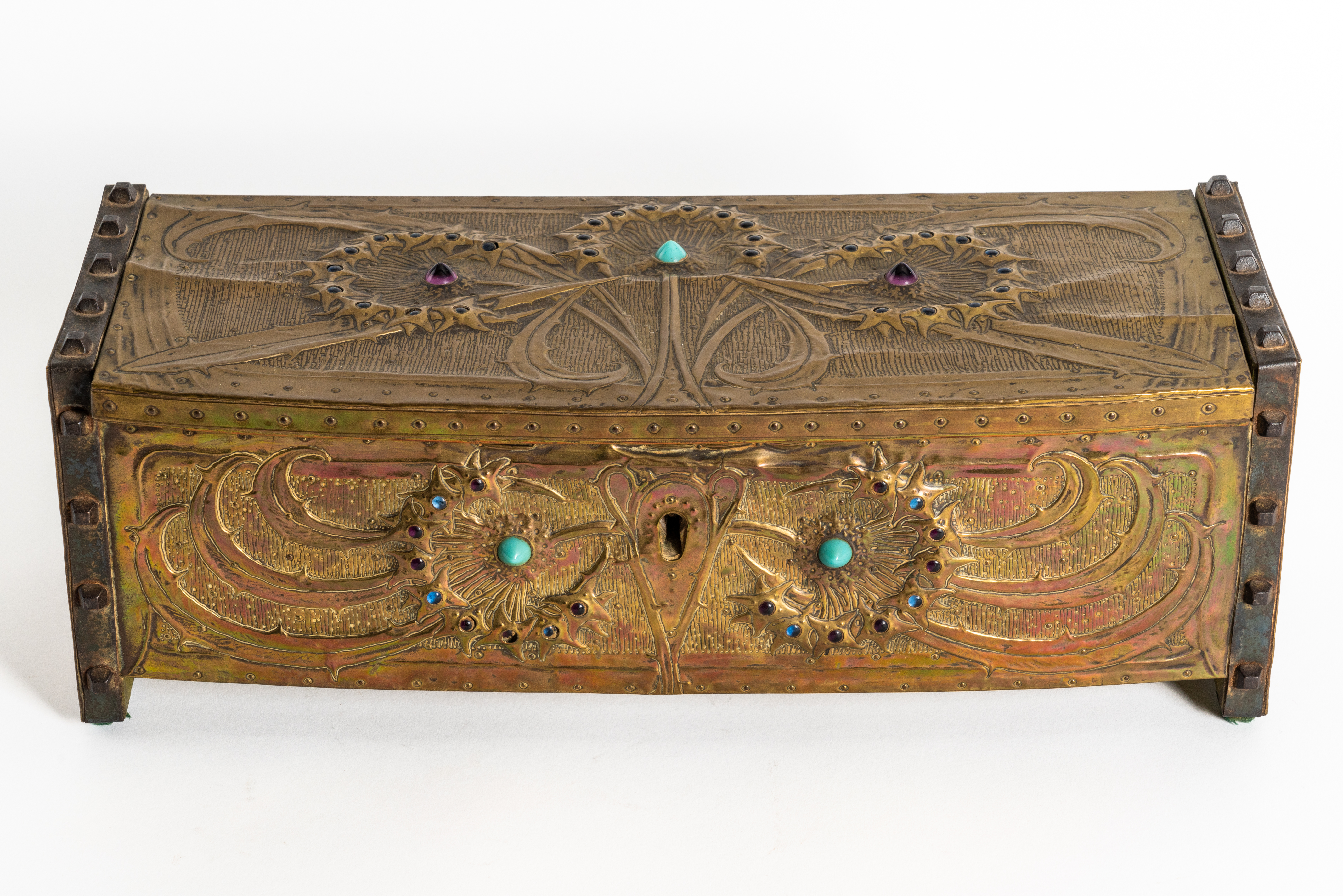 ALFRED DAGUET (1875-1942): A FRENCH ART NOUVEAU EMBOSSED GILT COPPER AND GLASS MOUNTED CASKET... - Image 4 of 8