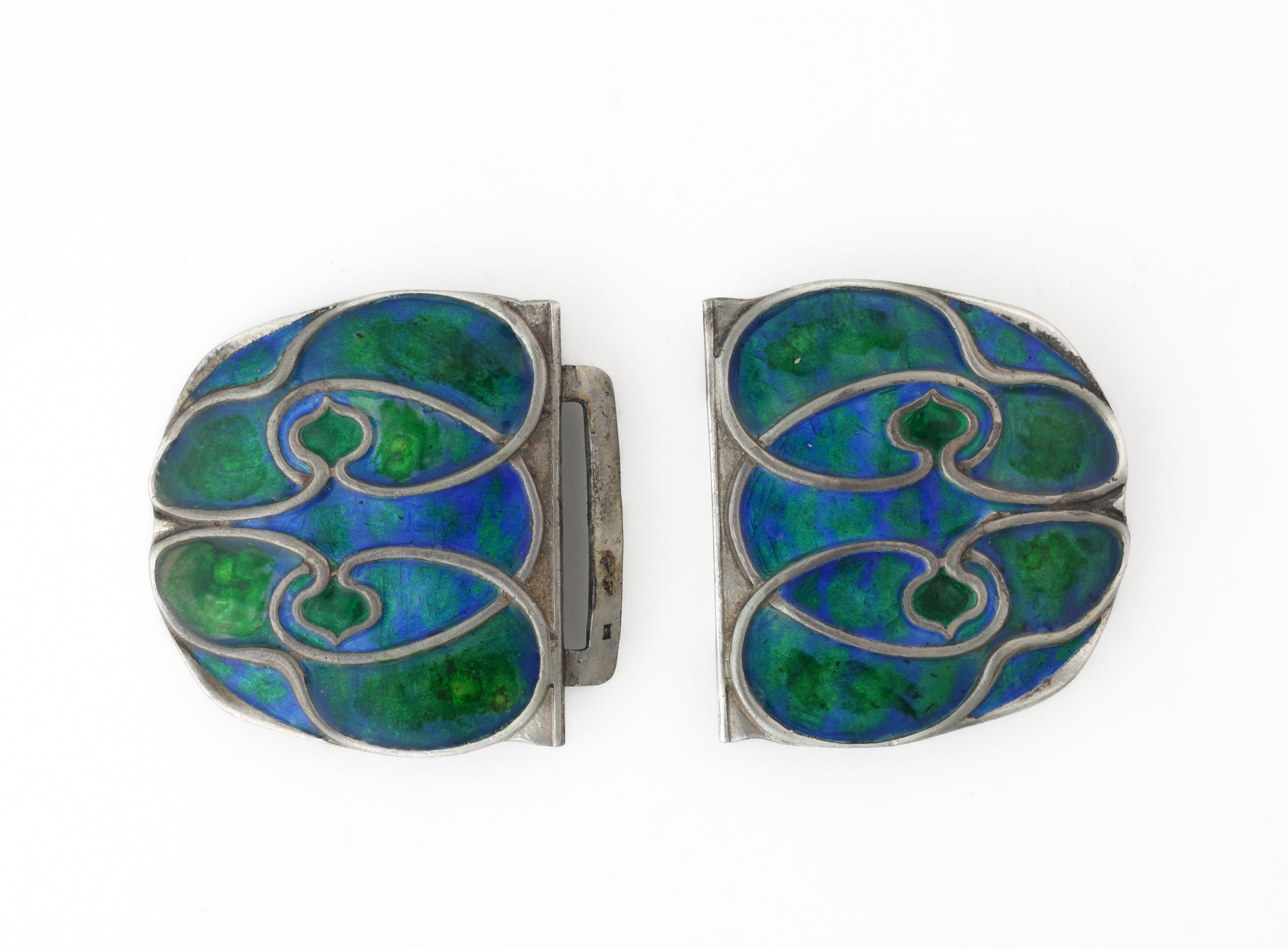 A SILVER AND ENAMELLED TWO PIECE WAISTBELT BUCKLE - Bild 2 aus 3