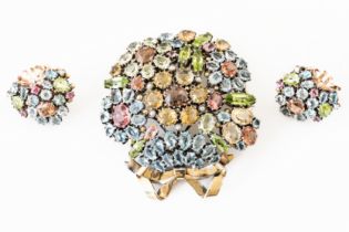 ATTRIBUTED TO DORRIE NOSSITER: A GEMSET BROOCH AND EARRING SET (3)