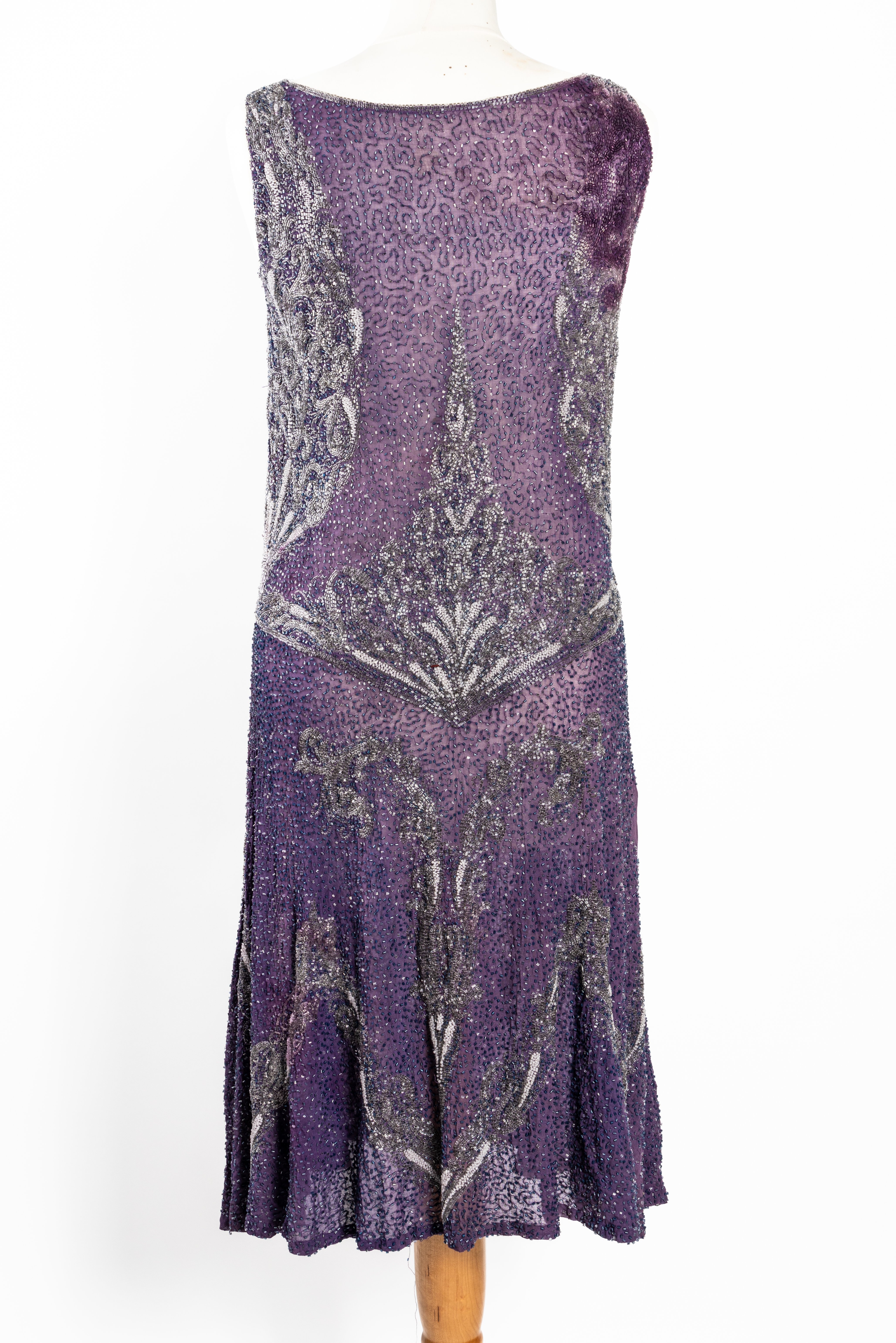 AN ART DECO PURPLE CHIFFON AND BEADED FLAPPER DRESS - Image 7 of 14