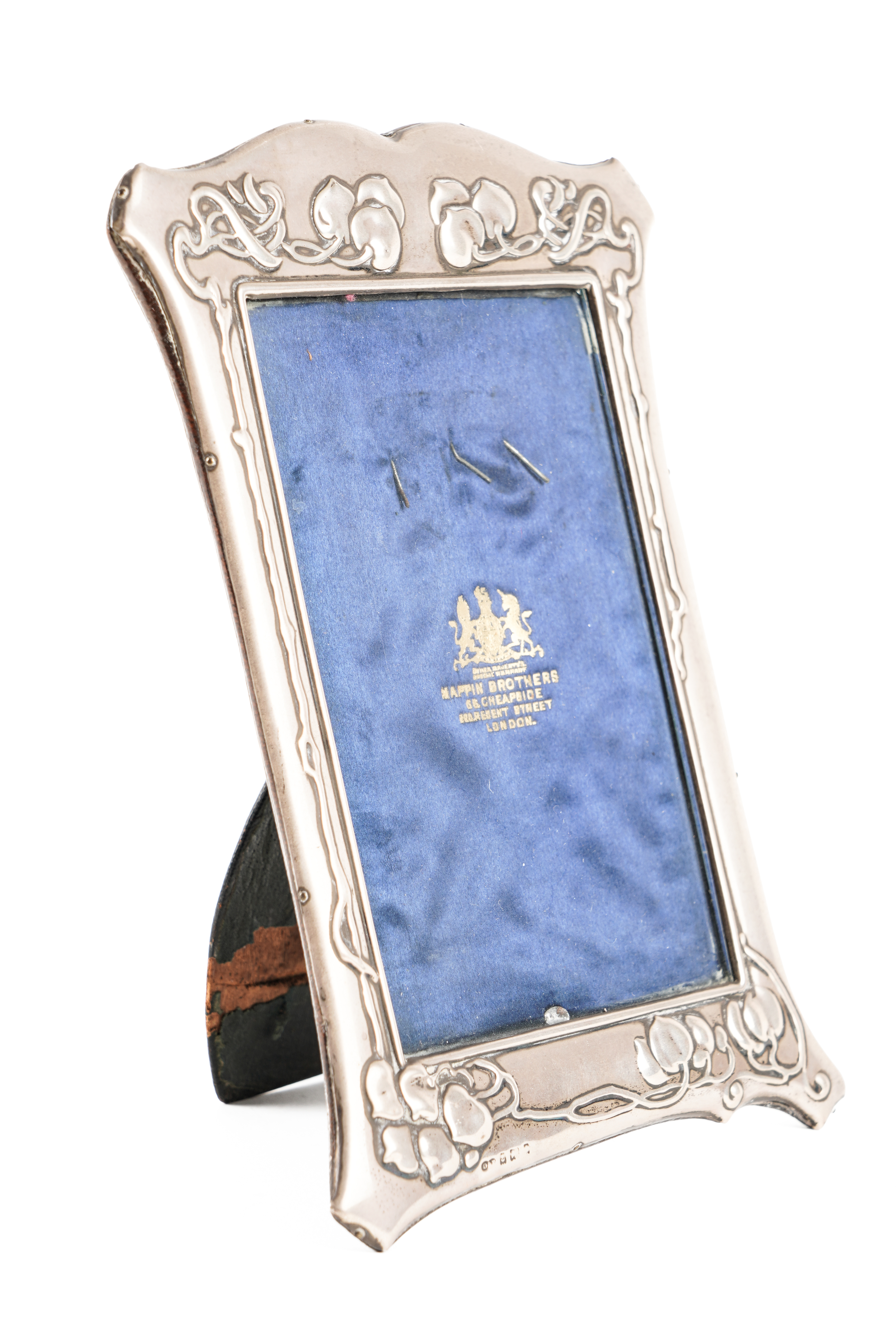 A SILVER MOUNTED SHAPED RECTANGULAR ART NOUVEAU PHOTOGRAPH FRAME