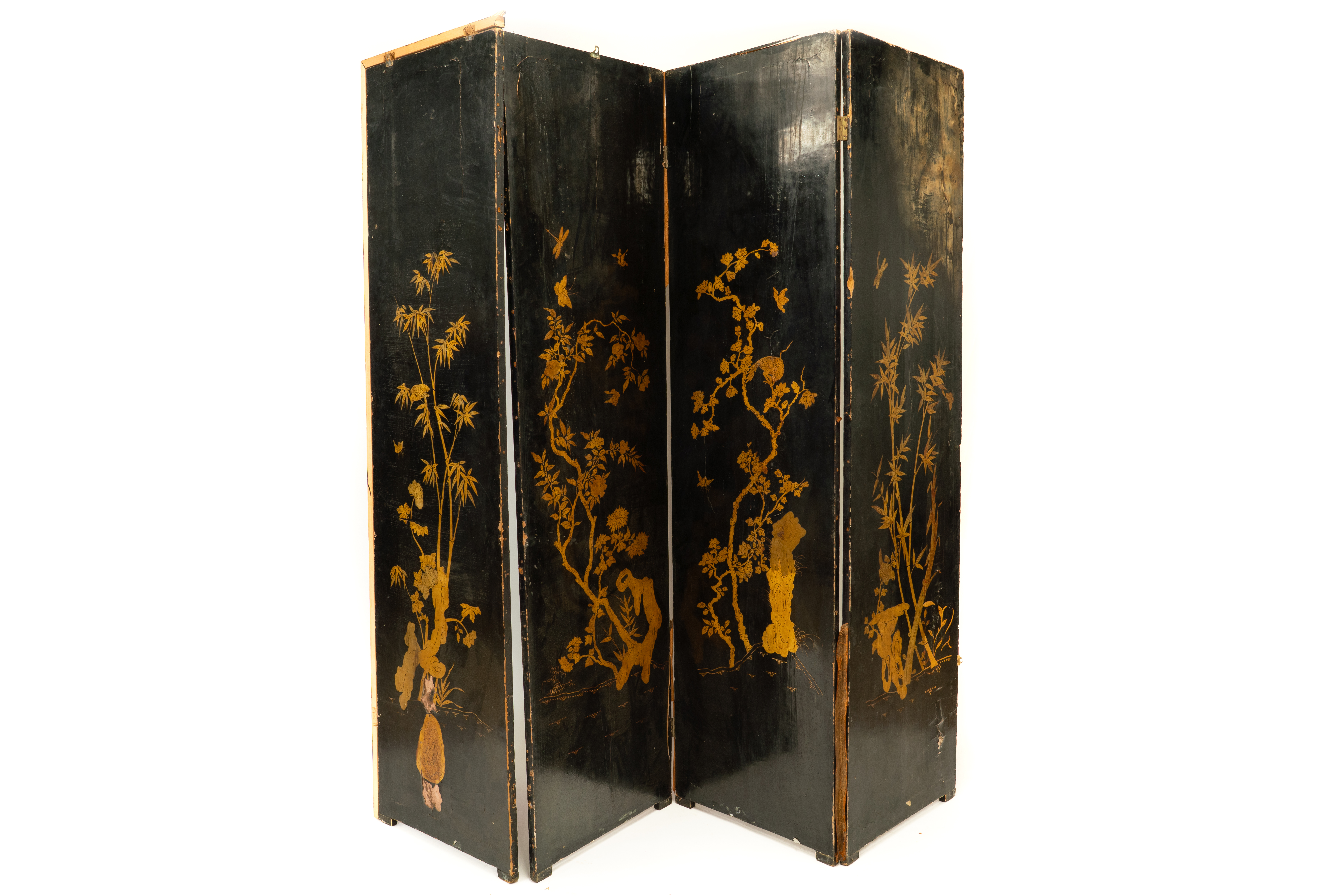 A LATE 19TH CENTURY CHINESE EXPORT CHINOISERIE DECORATED FOUR FOLD SCREEN - Image 10 of 14