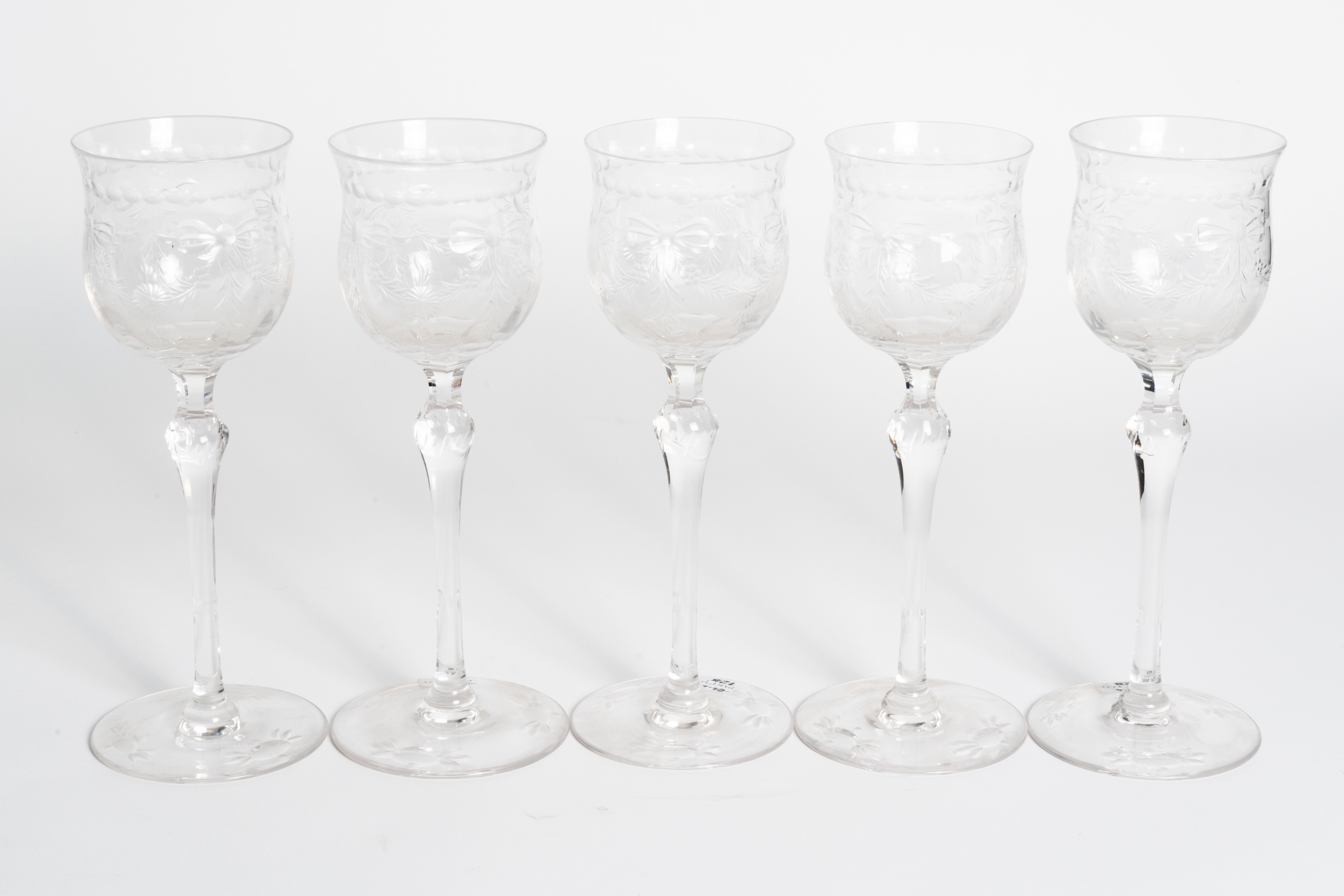 A SET OF FIVE STEVENS & WILLIAMS LONG STEMMED WINE GLASSES (12) - Bild 4 aus 4