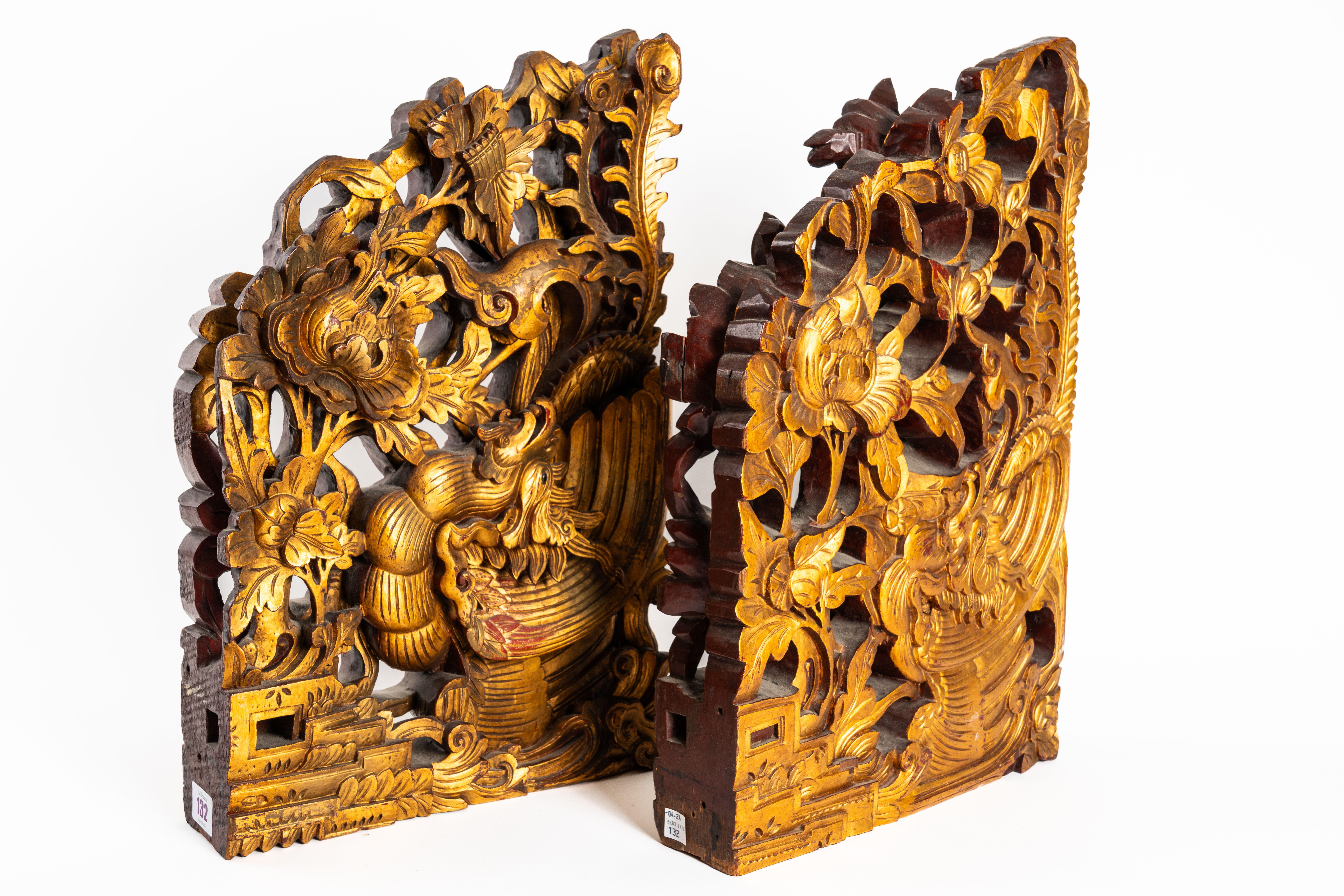 A PAIR OF SOUTH-EAST ASIAN RELIEF CARVED GILTWOOD WALL BRACKETS AND OTHER ITEMS (7) - Image 5 of 9
