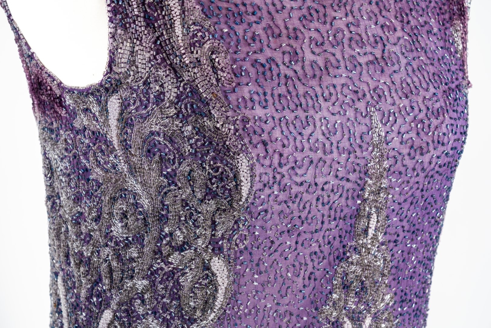 AN ART DECO PURPLE CHIFFON AND BEADED FLAPPER DRESS - Image 3 of 14