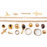 A GROUP OF ASSORTED GOLD MOUNTED JEWELLERY (18)