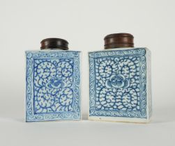 A NEAR PAIR OF CHINESE BLUE AND WHITE TEA CADDIES (4)