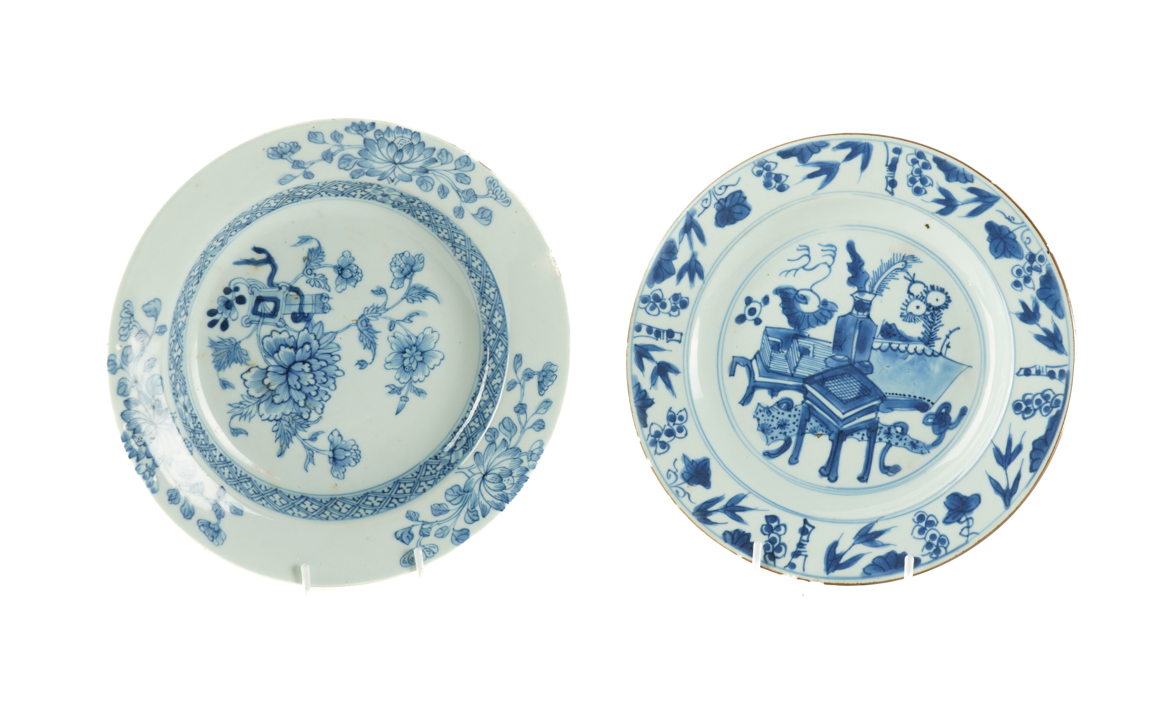 TWO CHINESE BLUE AND WHITE PLATES (2)