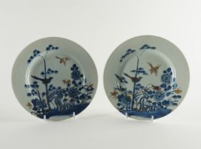 A PAIR OF CHINESE EXPORT PLATES (2)