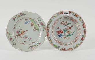 TWO CHINESE FAMILLE ROSE PLATES (2)