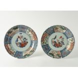 A PAIR OF JAPANESE IMARI DISHES (2)