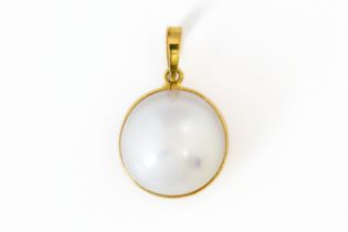 A MABE PEARL PENDANT