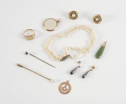 A COLLECTION OF JEWELLERY ITEMS (11)