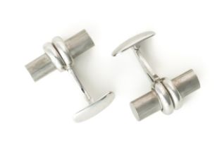 A PAIR OF WHITE GOLD CUFFLINKS (2)