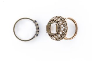 A WHITE GOLD AND SAPPHIRE FIVE STONE RING AND A COLOURLESS GEM SET RING MOUNT (2)