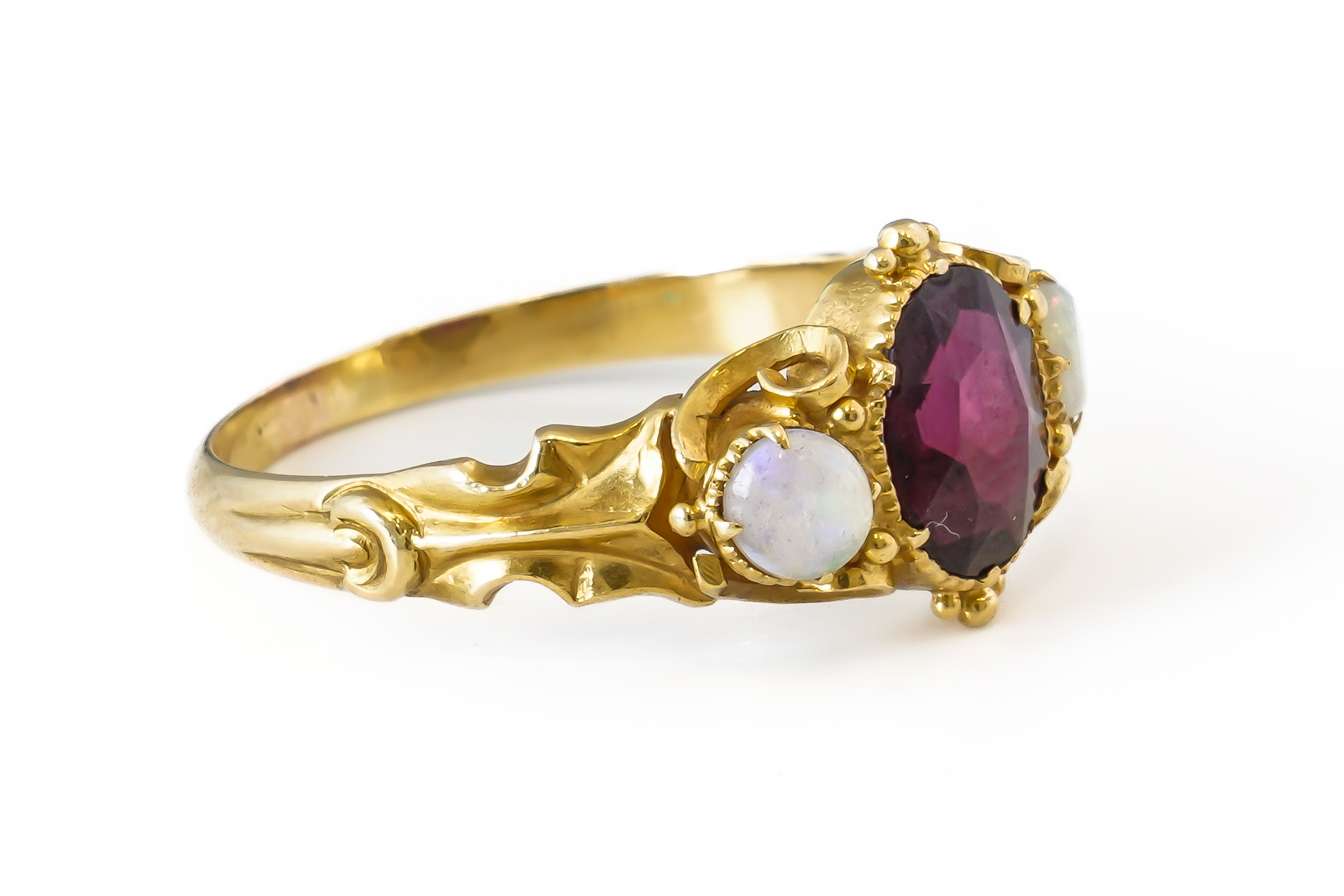 A GARNET AND OPAL RING - Image 2 of 3