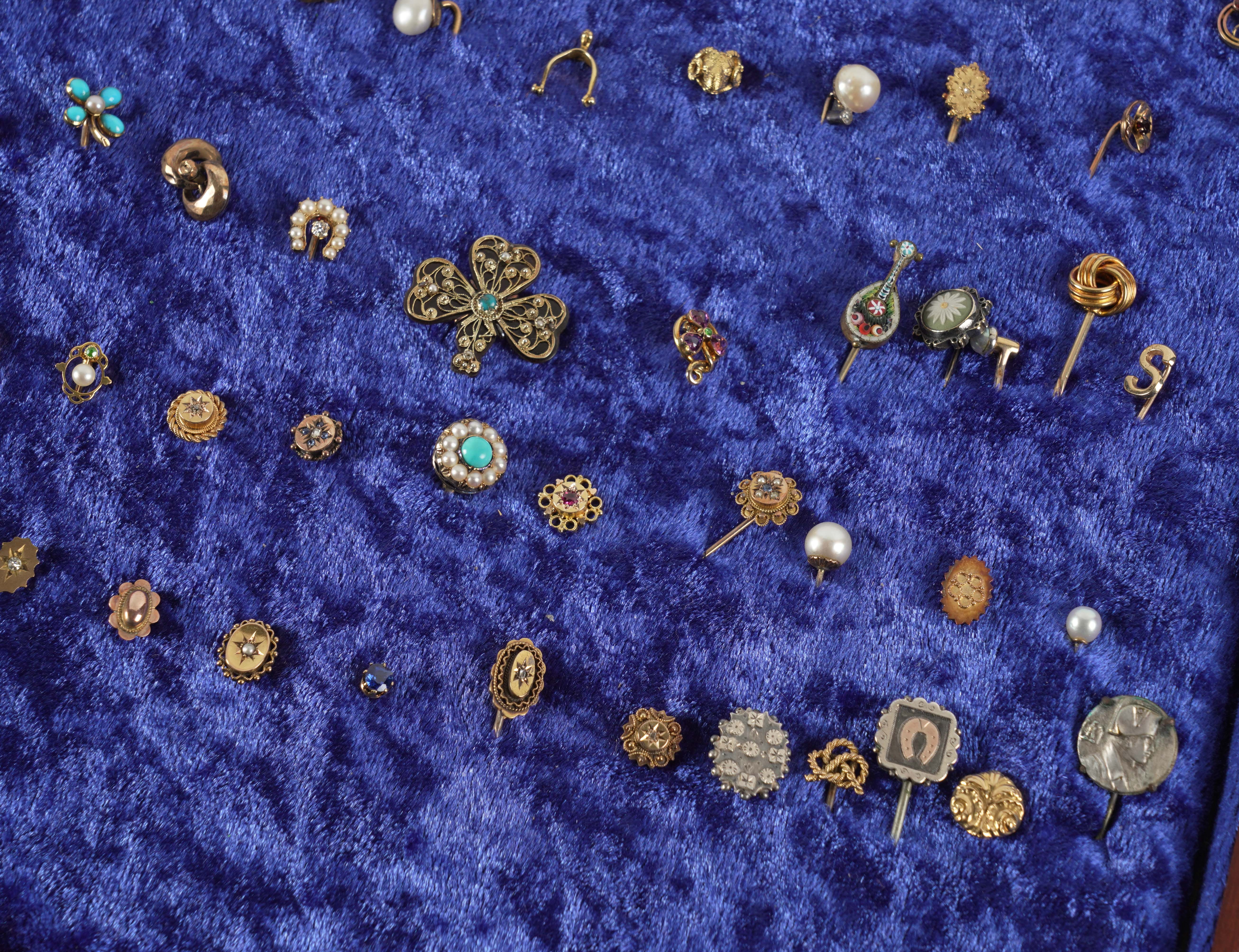 A COLLECTION OF SIXTY-ONE STICK PINS (62) - Image 3 of 4